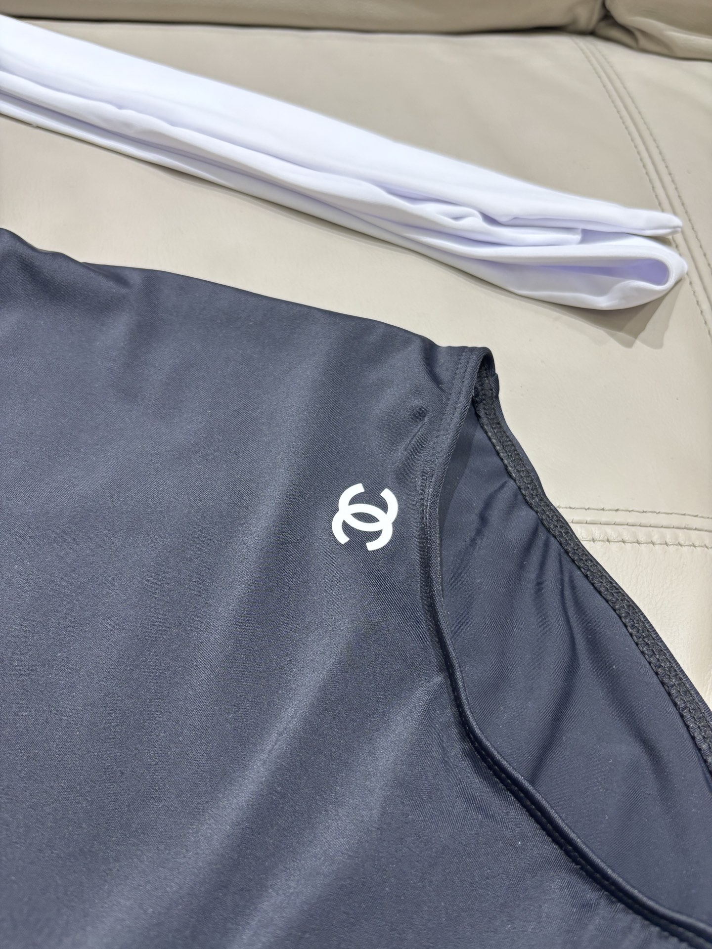 Chanel新款连体😍🥰适合多种场景的游泳衣🏊‍♀️海边 游泳池 温泉 水上乐园 漂流都可以😌内搭也完全