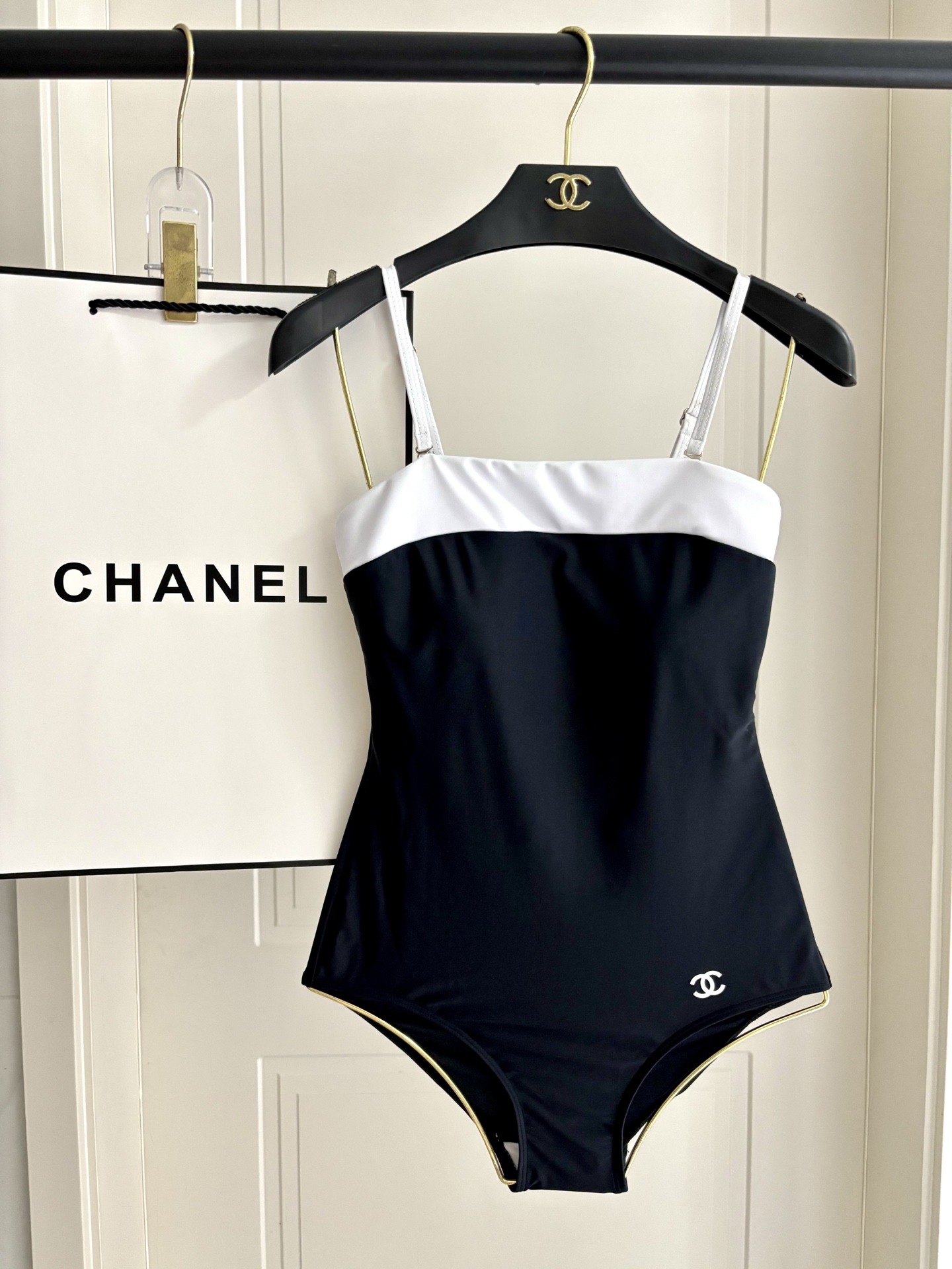Chanel新款连体😍🥰适合多种场景的游泳衣🏊‍♀️海边 游泳池 温泉 水上乐园 漂流都可以😌内搭也完全