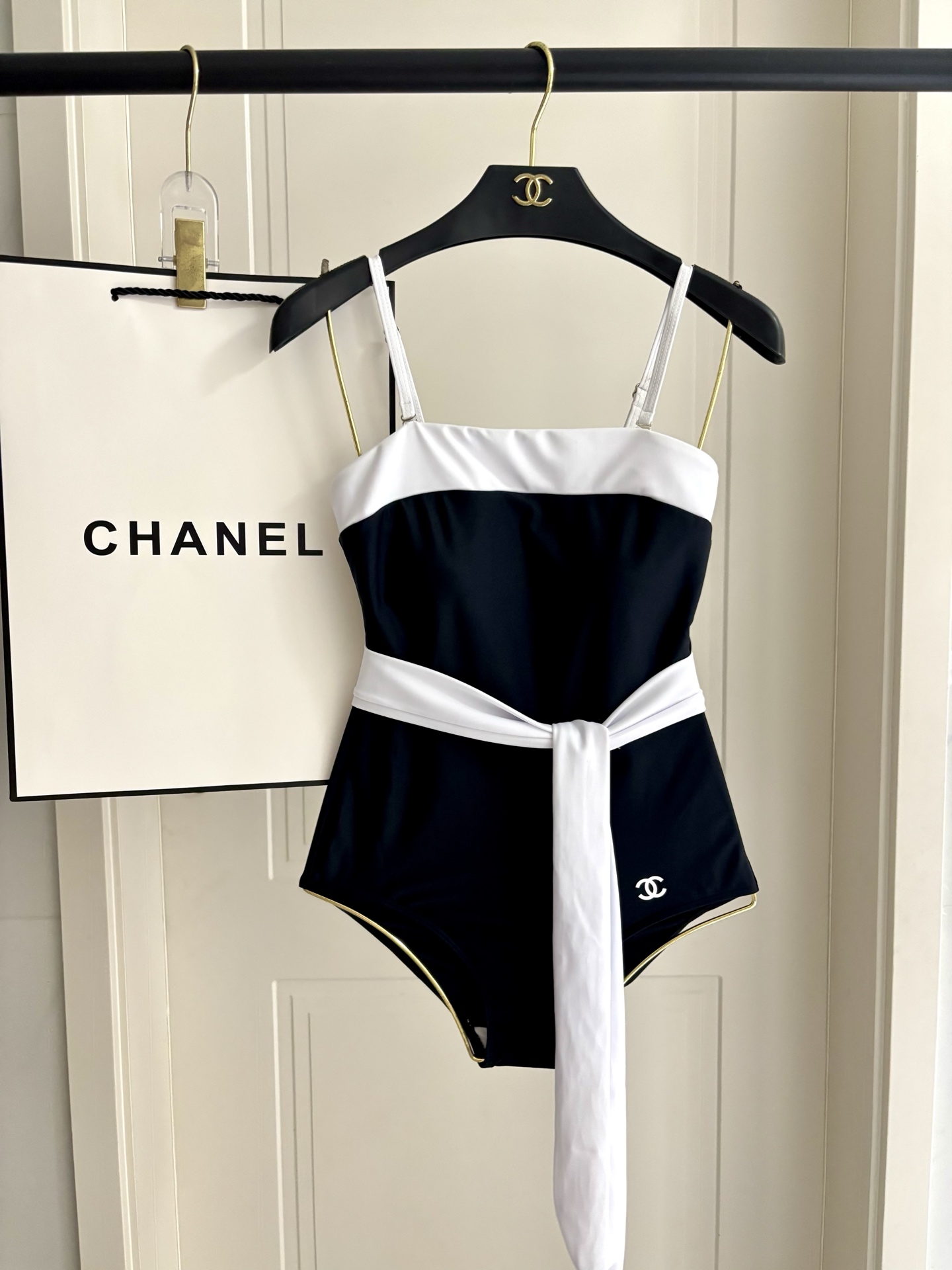 Chanel新款连体😍🥰适合多种场景的游泳衣🏊‍♀️海边 游泳池 温泉 水上乐园 漂流都可以😌内搭也完全