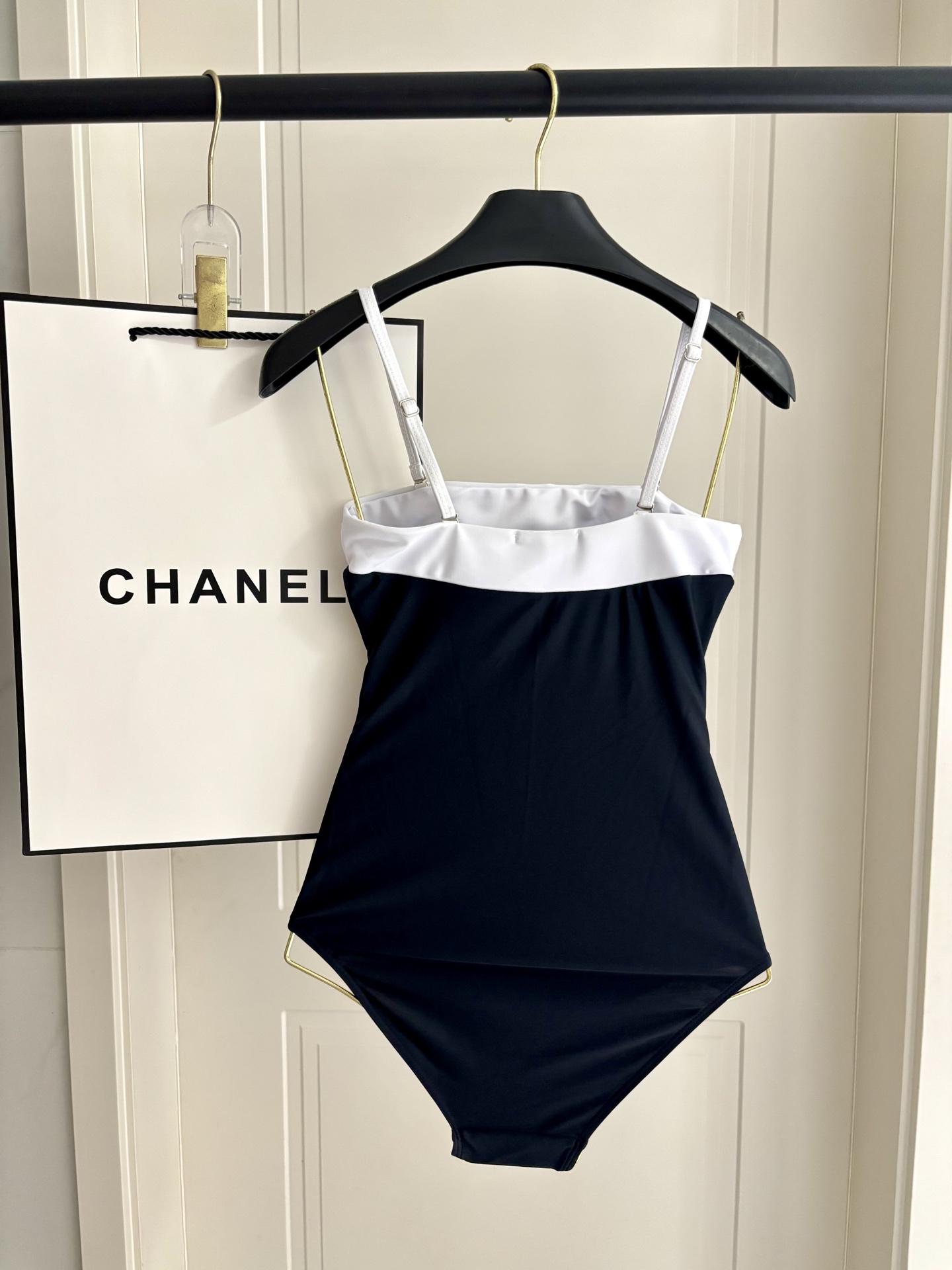 Chanel新款连体😍🥰适合多种场景的游泳衣🏊‍♀️海边 游泳池 温泉 水上乐园 漂流都可以😌内搭也完全