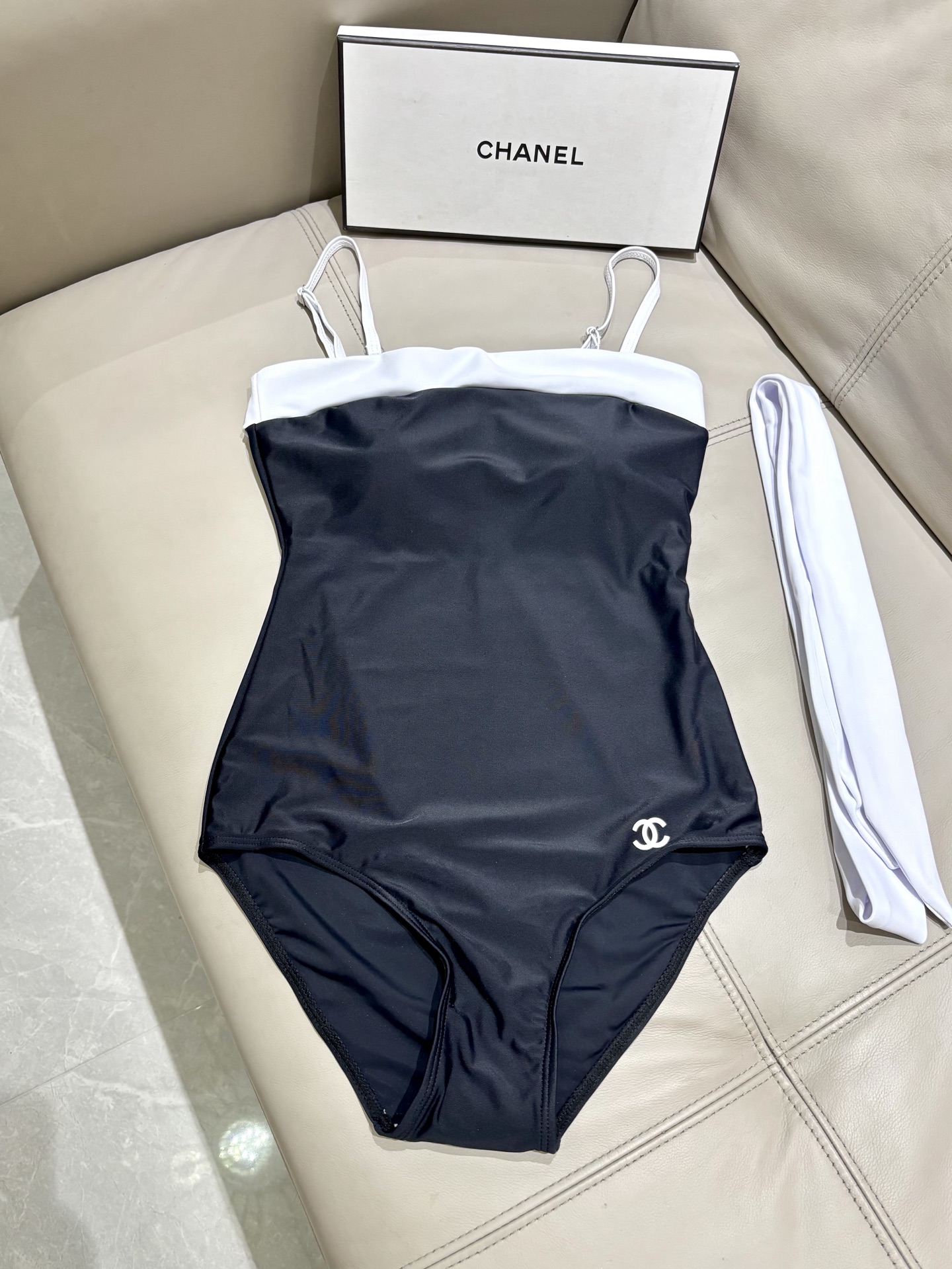 Chanel新款连体😍🥰适合多种场景的游泳衣🏊‍♀️海边 游泳池 温泉 水上乐园 漂流都可以😌内搭也完全