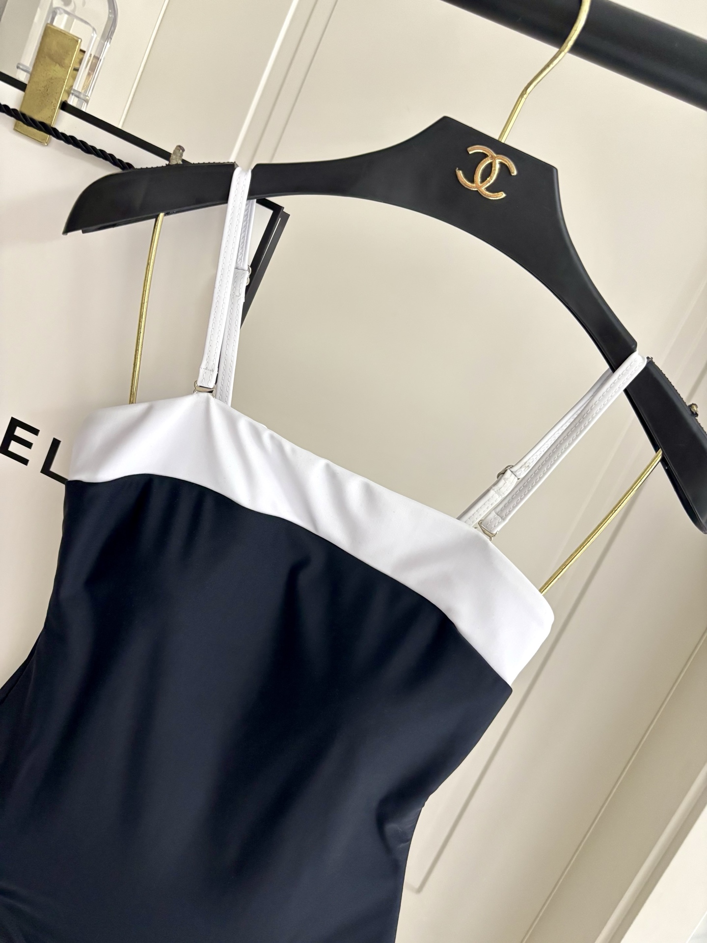 Chanel新款连体😍🥰适合多种场景的游泳衣🏊‍♀️海边 游泳池 温泉 水上乐园 漂流都可以😌内搭也完全