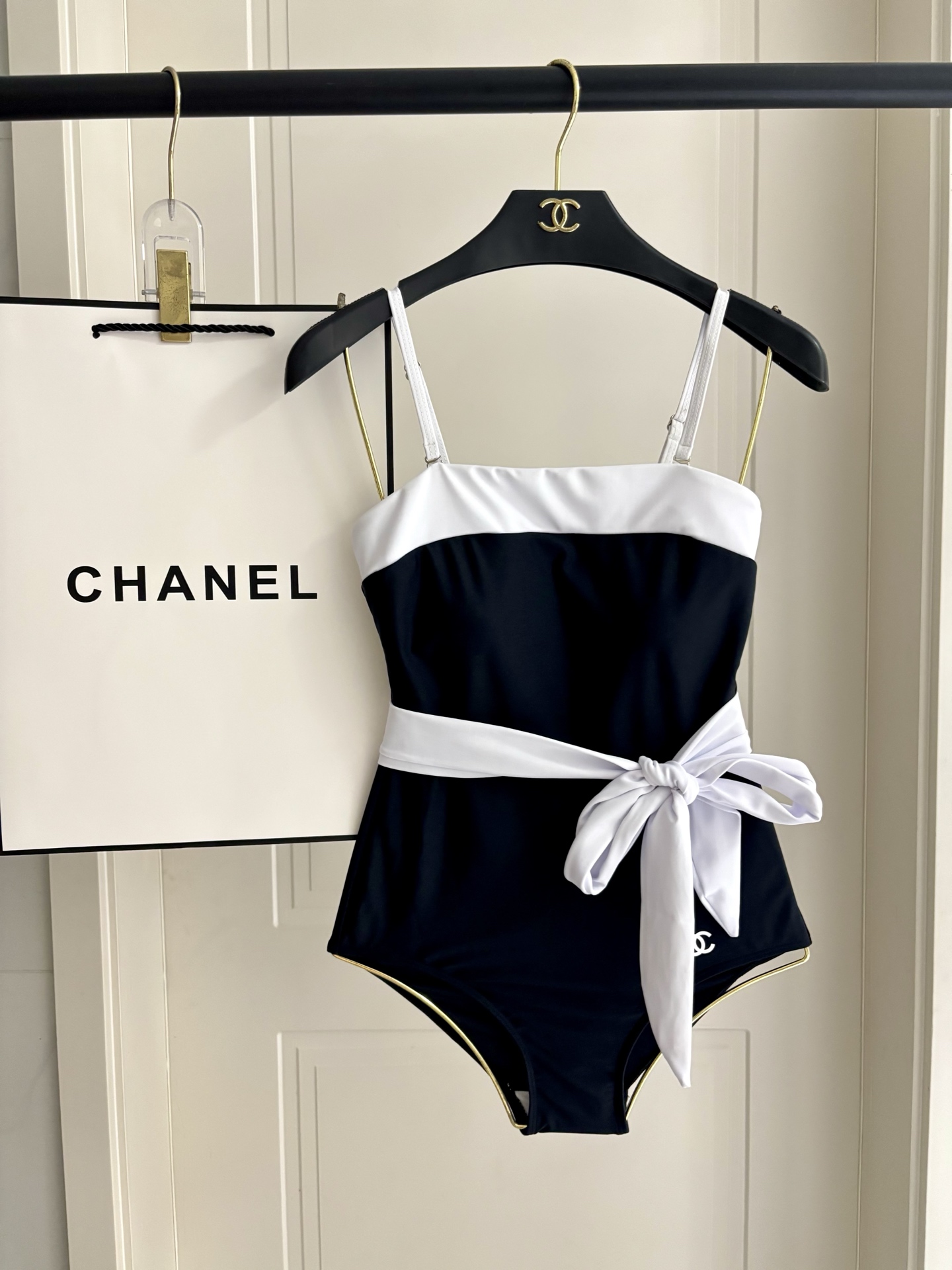 Chanel新款连体😍🥰适合多种场景的游泳衣🏊‍♀️海边 游泳池 温泉 水上乐园 漂流都可以😌内搭也完全