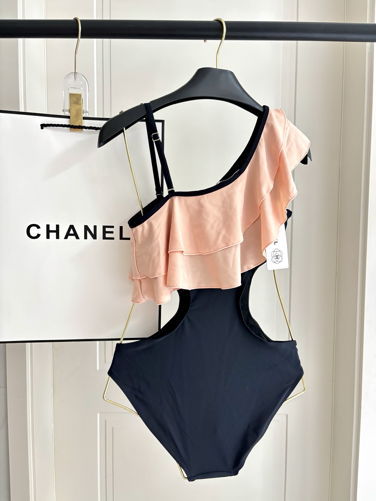 Chanel新款连体😍🥰适合多种场景的游泳衣🏊‍♀️海边 游泳池 温泉 水上乐园 漂流都可以😌内搭也完全