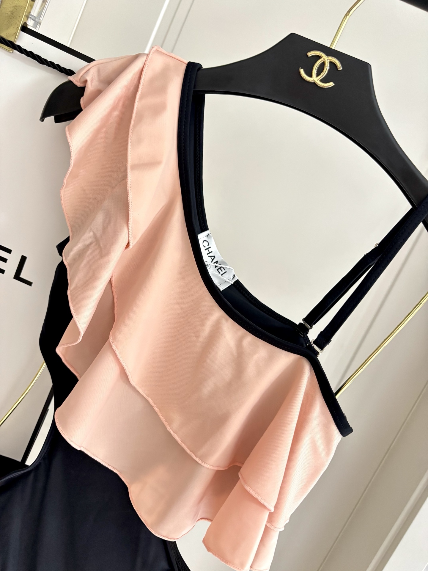 Chanel新款连体😍🥰适合多种场景的游泳衣🏊‍♀️海边 游泳池 温泉 水上乐园 漂流都可以😌内搭也完全