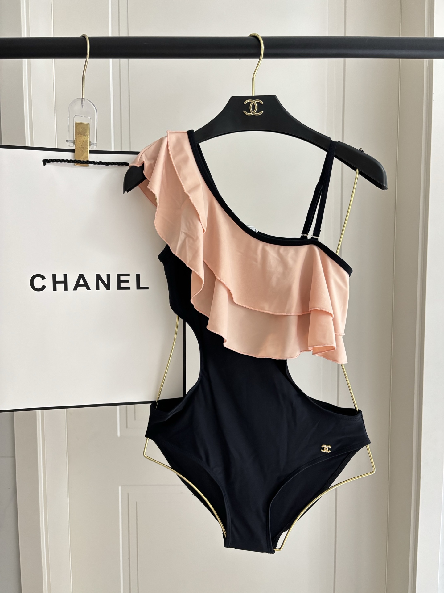 Chanel新款连体😍🥰适合多种场景的游泳衣🏊‍♀️海边 游泳池 温泉 水上乐园 漂流都可以😌内搭也完全