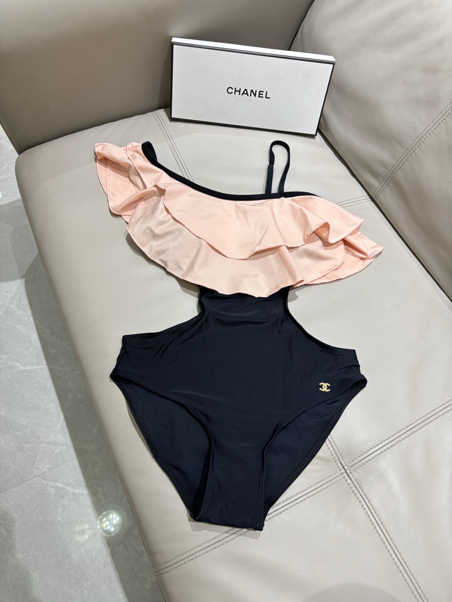 Chanel新款连体😍🥰适合多种场景的游泳衣🏊‍♀️海边 游泳池 温泉 水上乐园 漂流都可以😌内搭也完全