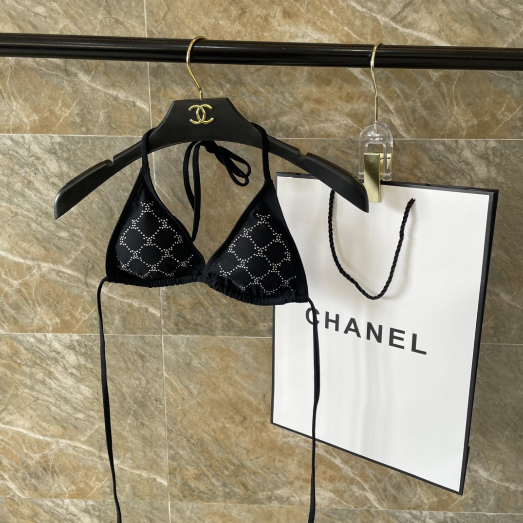 Chanel新款比基尼👙❤️😍🥰适合多种场景的游泳衣🏊‍♀️海边 游泳池 温泉 水上乐园 漂流都可以😌内