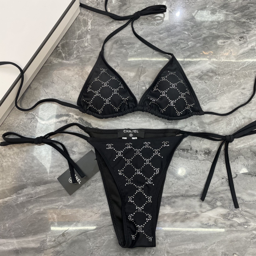 Chanel新款比基尼👙❤️😍🥰适合多种场景的游泳衣🏊‍♀️海边 游泳池 温泉 水上乐园 漂流都可以😌内