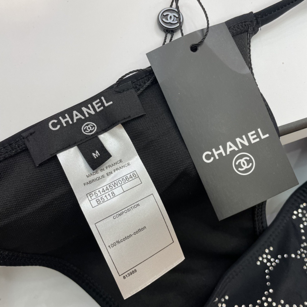 Chanel新款比基尼👙❤️😍🥰适合多种场景的游泳衣🏊‍♀️海边 游泳池 温泉 水上乐园 漂流都可以😌内