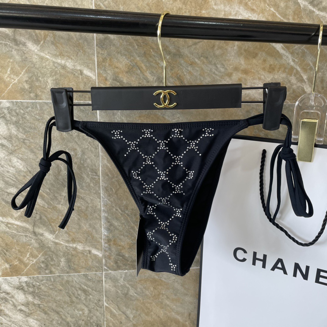 Chanel新款比基尼👙❤️😍🥰适合多种场景的游泳衣🏊‍♀️海边 游泳池 温泉 水上乐园 漂流都可以😌内