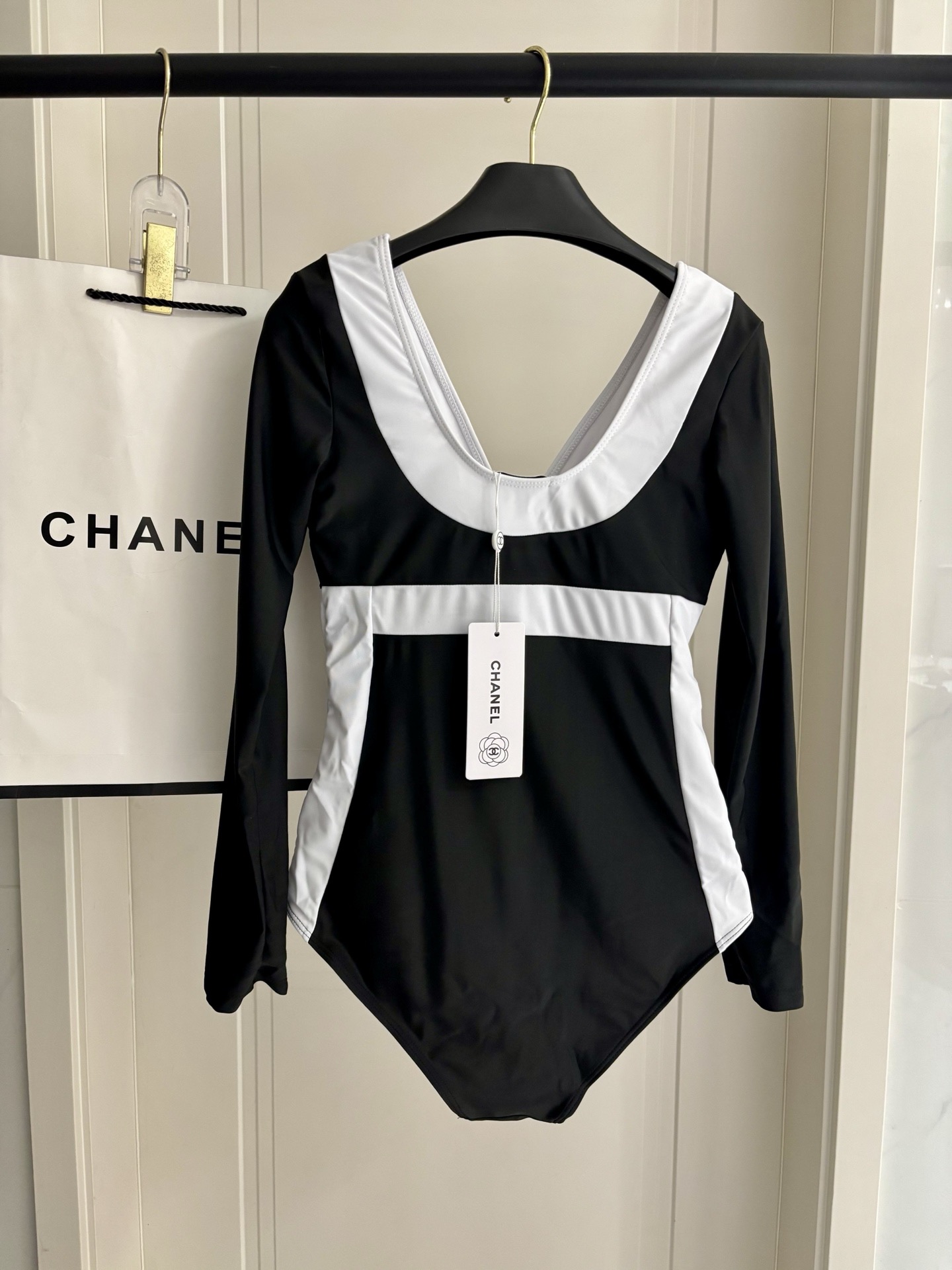 Chanel新款连体泳衣😍🥰适合多种场景的游泳衣🏊‍♀️海边 游泳池 温泉 水上乐园 漂流都可以😌内搭也