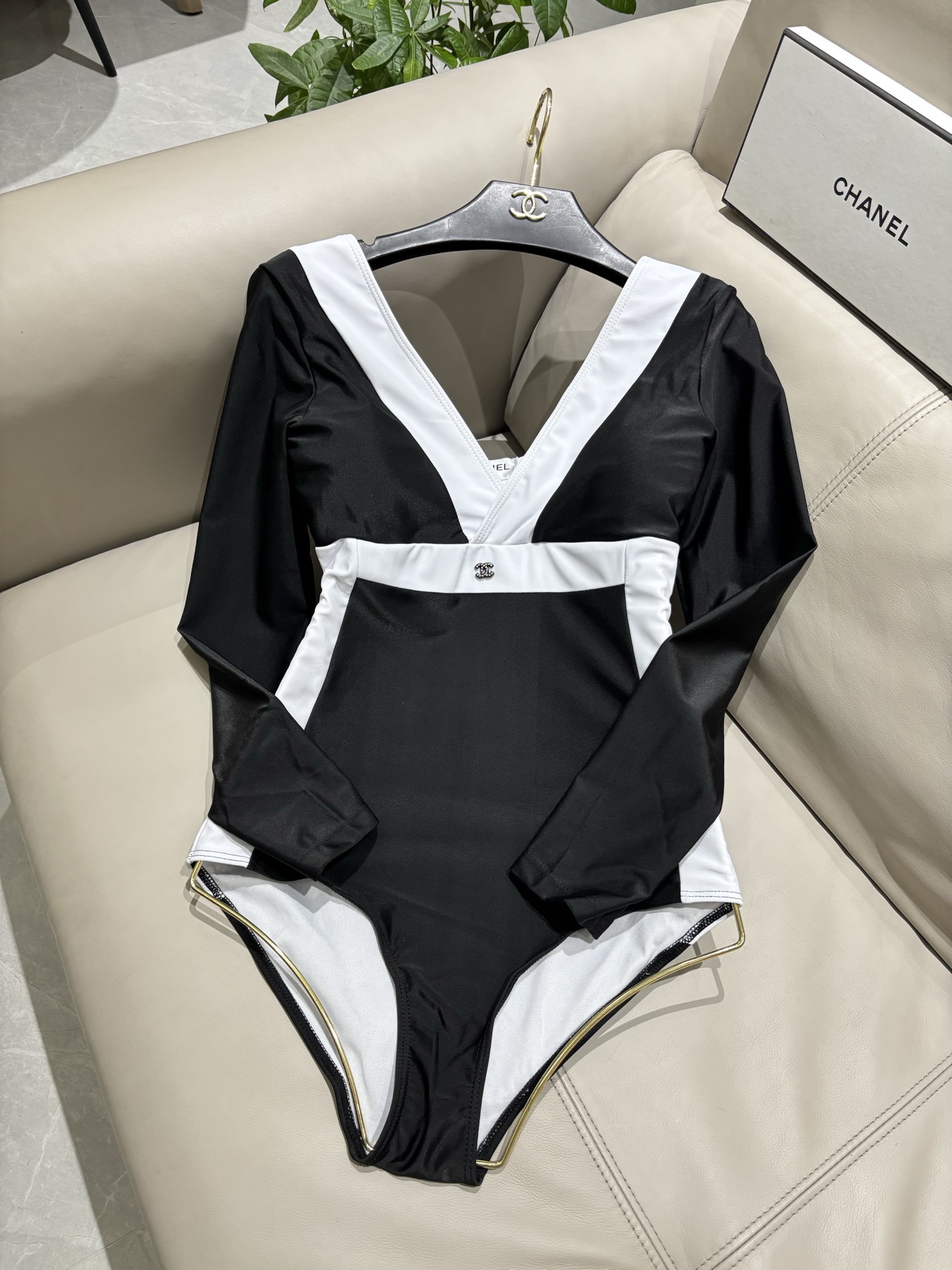 Chanel新款连体泳衣😍🥰适合多种场景的游泳衣🏊‍♀️海边 游泳池 温泉 水上乐园 漂流都可以😌内搭也