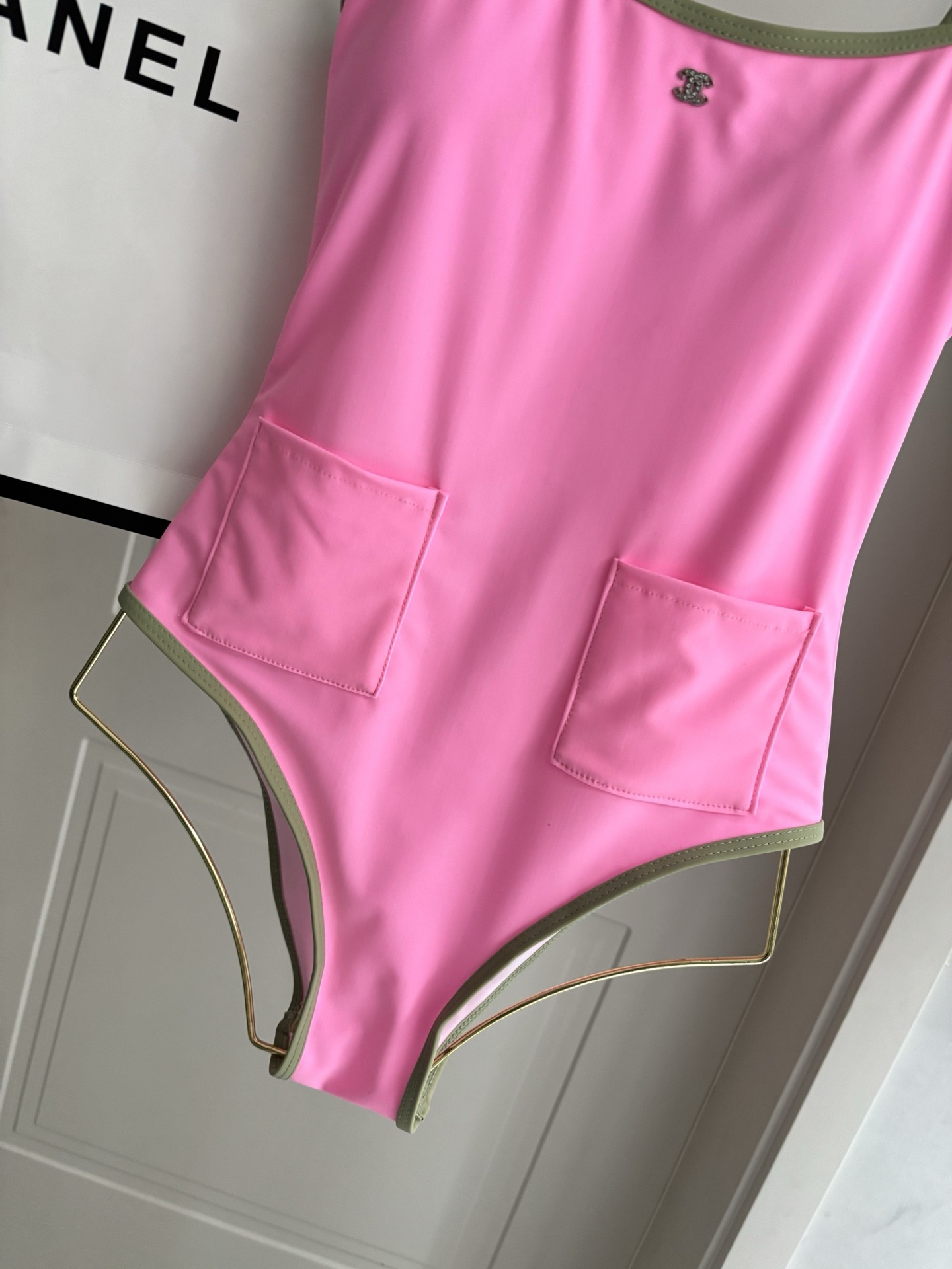 Chanel新款连体泳衣😍🥰适合多种场景的游泳衣🏊‍♀️海边 游泳池 温泉 水上乐园 漂流都可以😌内搭也