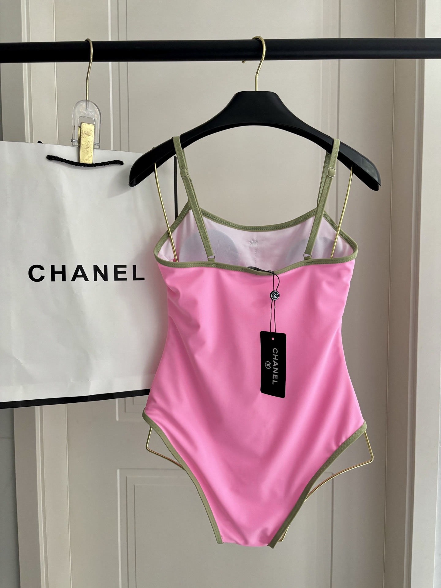 Chanel新款连体泳衣😍🥰适合多种场景的游泳衣🏊‍♀️海边 游泳池 温泉 水上乐园 漂流都可以😌内搭也