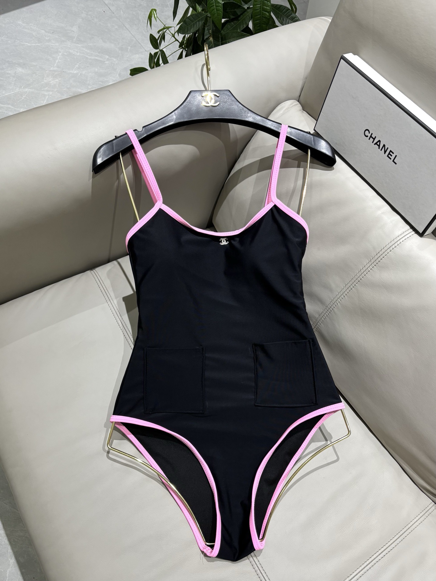 Chanel新款连体泳衣😍🥰适合多种场景的游泳衣🏊‍♀️海边 游泳池 温泉 水上乐园 漂流都可以😌内搭也