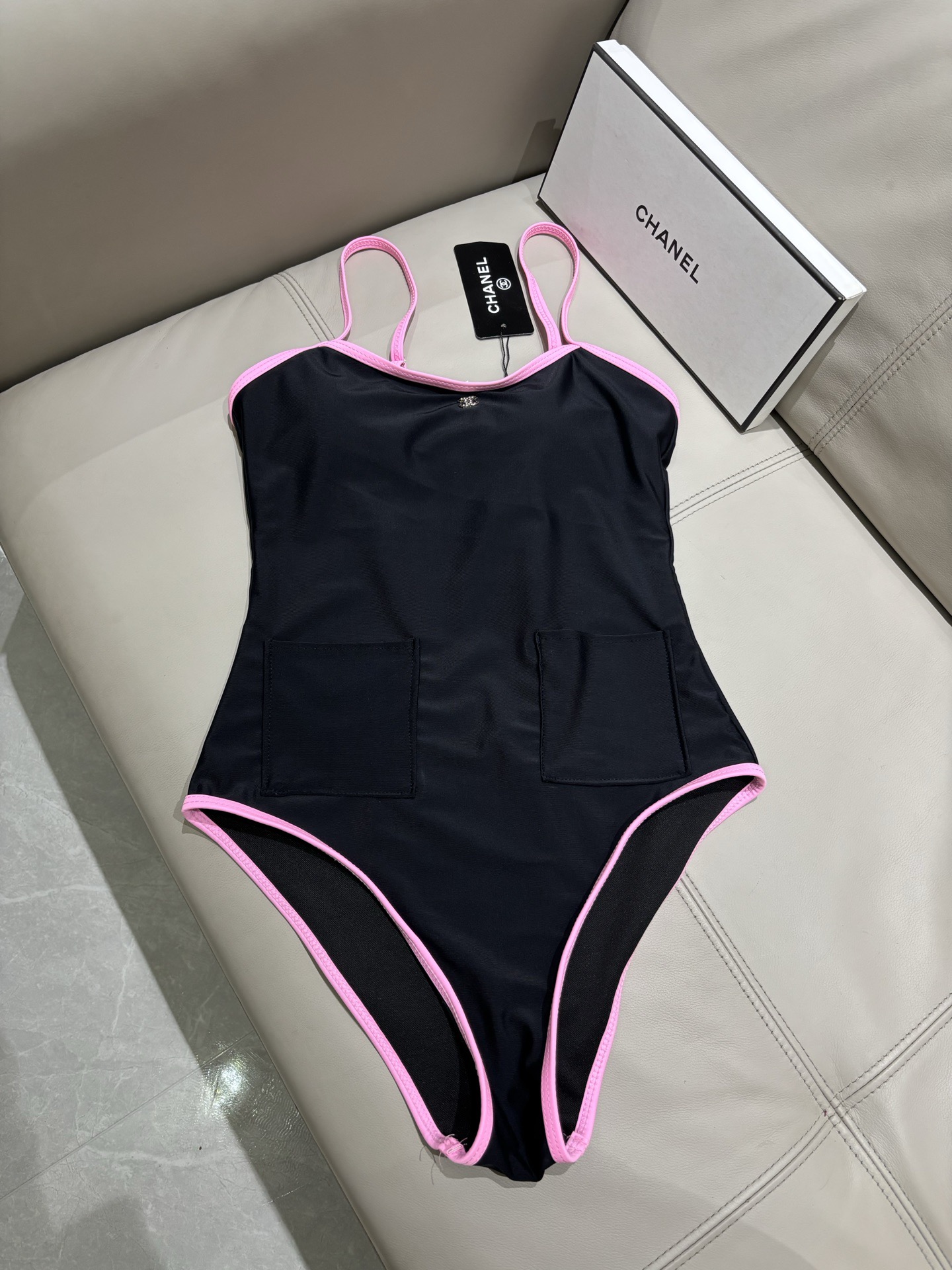 Chanel新款连体泳衣😍🥰适合多种场景的游泳衣🏊‍♀️海边 游泳池 温泉 水上乐园 漂流都可以😌内搭也