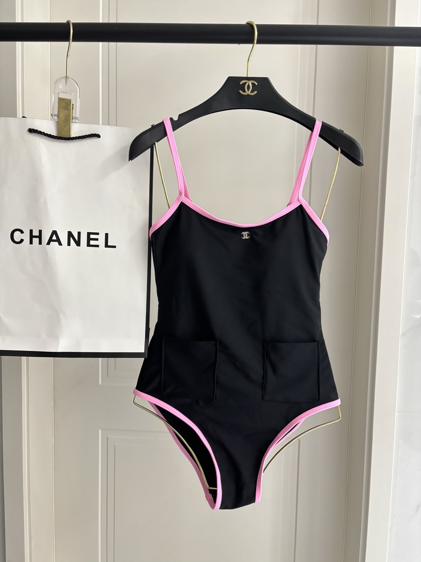 Chanel新款连体泳衣😍🥰适合多种场景的游泳衣🏊‍♀️海边 游泳池 温泉 水上乐园 漂流都可以😌内搭也