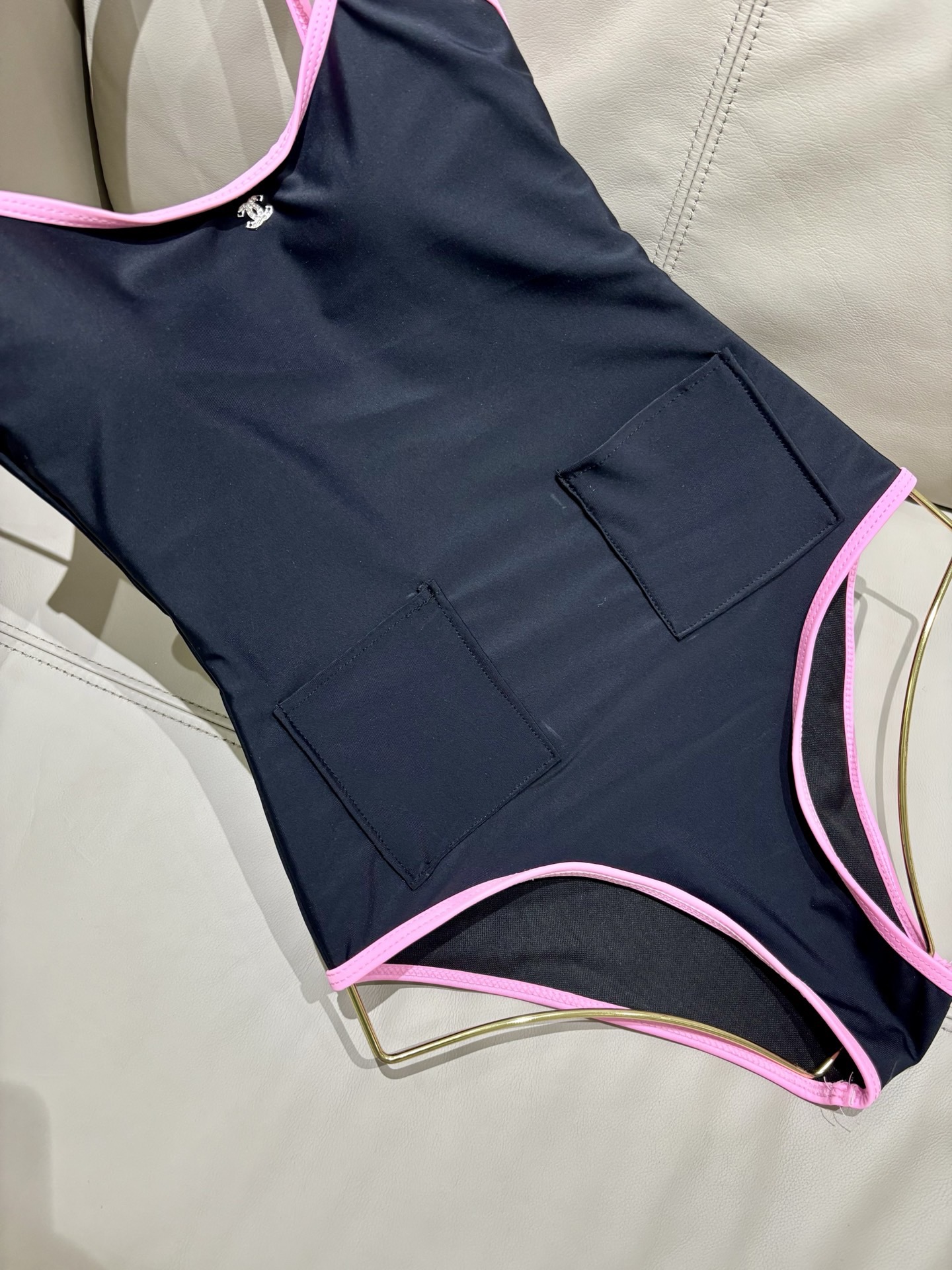 Chanel新款连体泳衣😍🥰适合多种场景的游泳衣🏊‍♀️海边 游泳池 温泉 水上乐园 漂流都可以😌内搭也