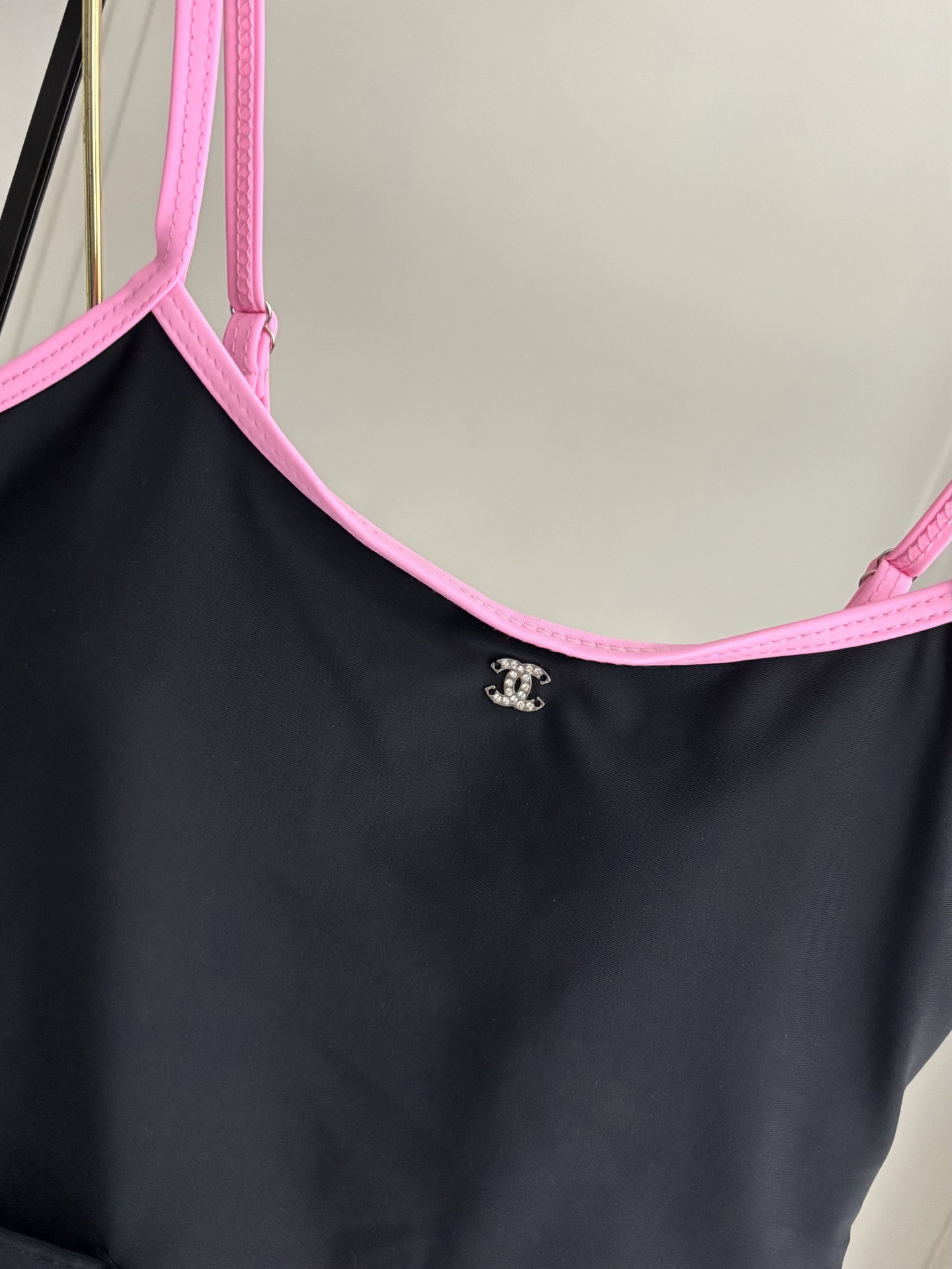Chanel新款连体泳衣😍🥰适合多种场景的游泳衣🏊‍♀️海边 游泳池 温泉 水上乐园 漂流都可以😌内搭也