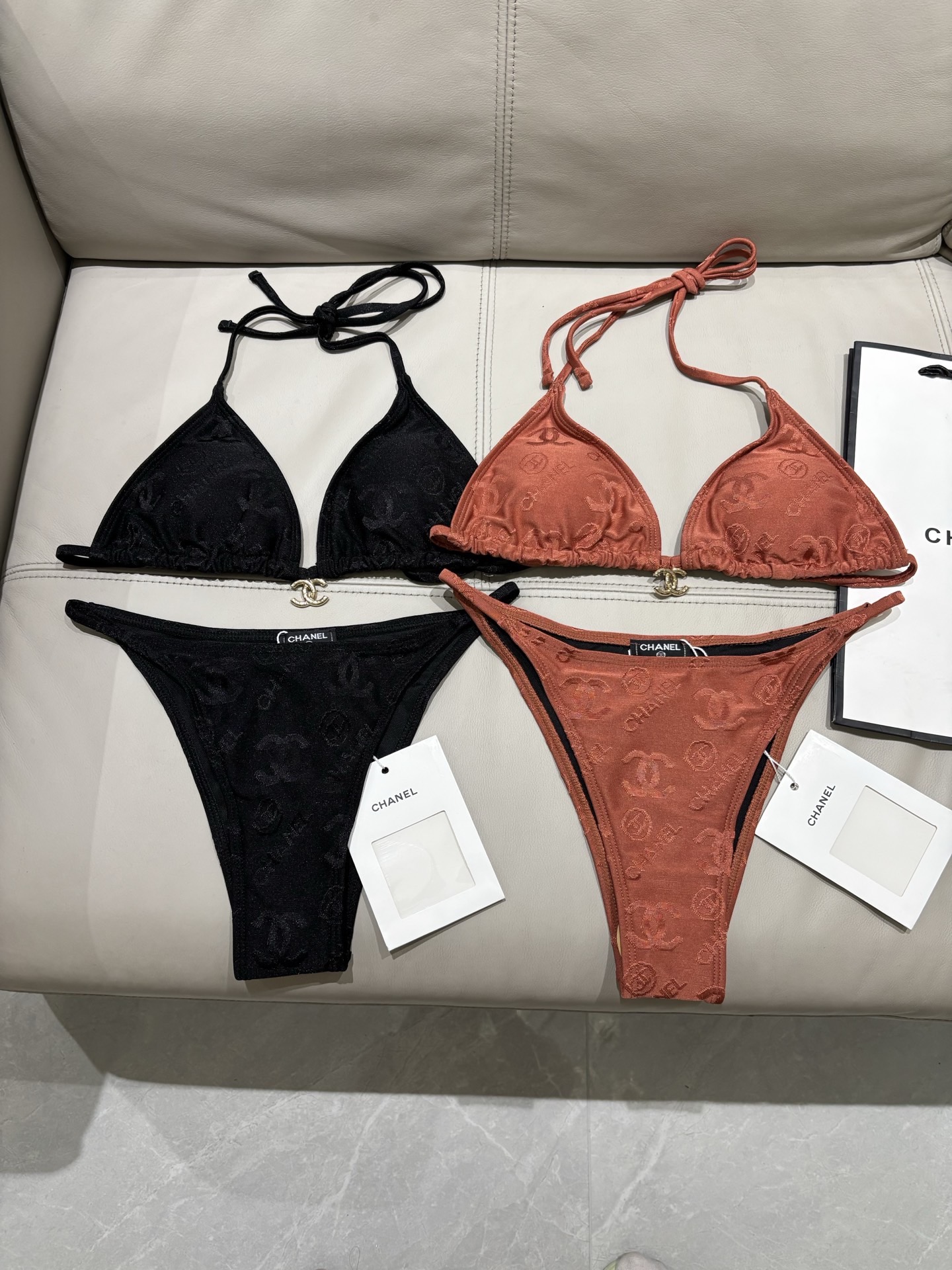Chanel新款比基尼泳衣😍🥰适合多种场景的游泳衣🏊‍♀️海边 游泳池 温泉 水上乐园 漂流都可以😌内搭