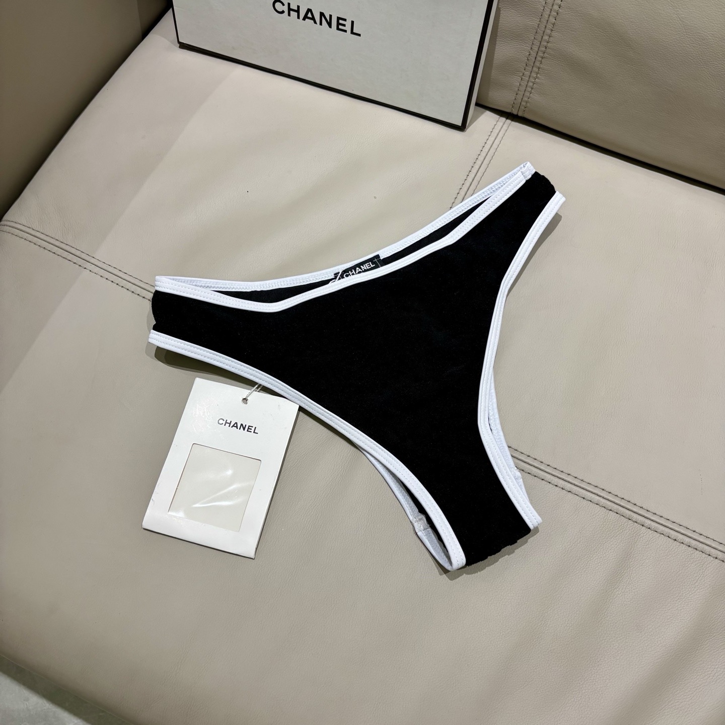 Chanel新款比基尼泳衣😍🥰适合多种场景的游泳衣🏊‍♀️海边 游泳池 温泉 水上乐园 漂流都可以😌内搭