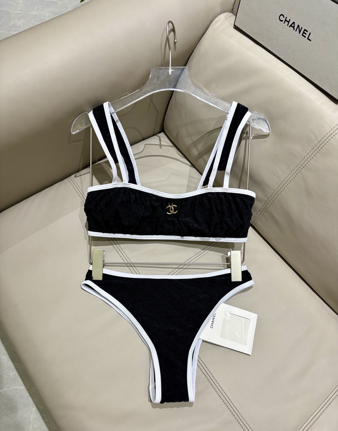 Chanel新款比基尼泳衣😍🥰适合多种场景的游泳衣🏊‍♀️海边 游泳池 温泉 水上乐园 漂流都可以😌内搭