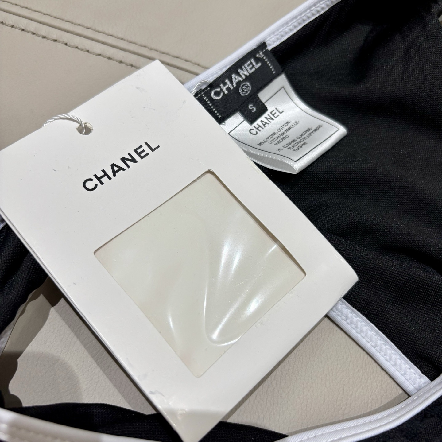 Chanel新款比基尼泳衣😍🥰适合多种场景的游泳衣🏊‍♀️海边 游泳池 温泉 水上乐园 漂流都可以😌内搭