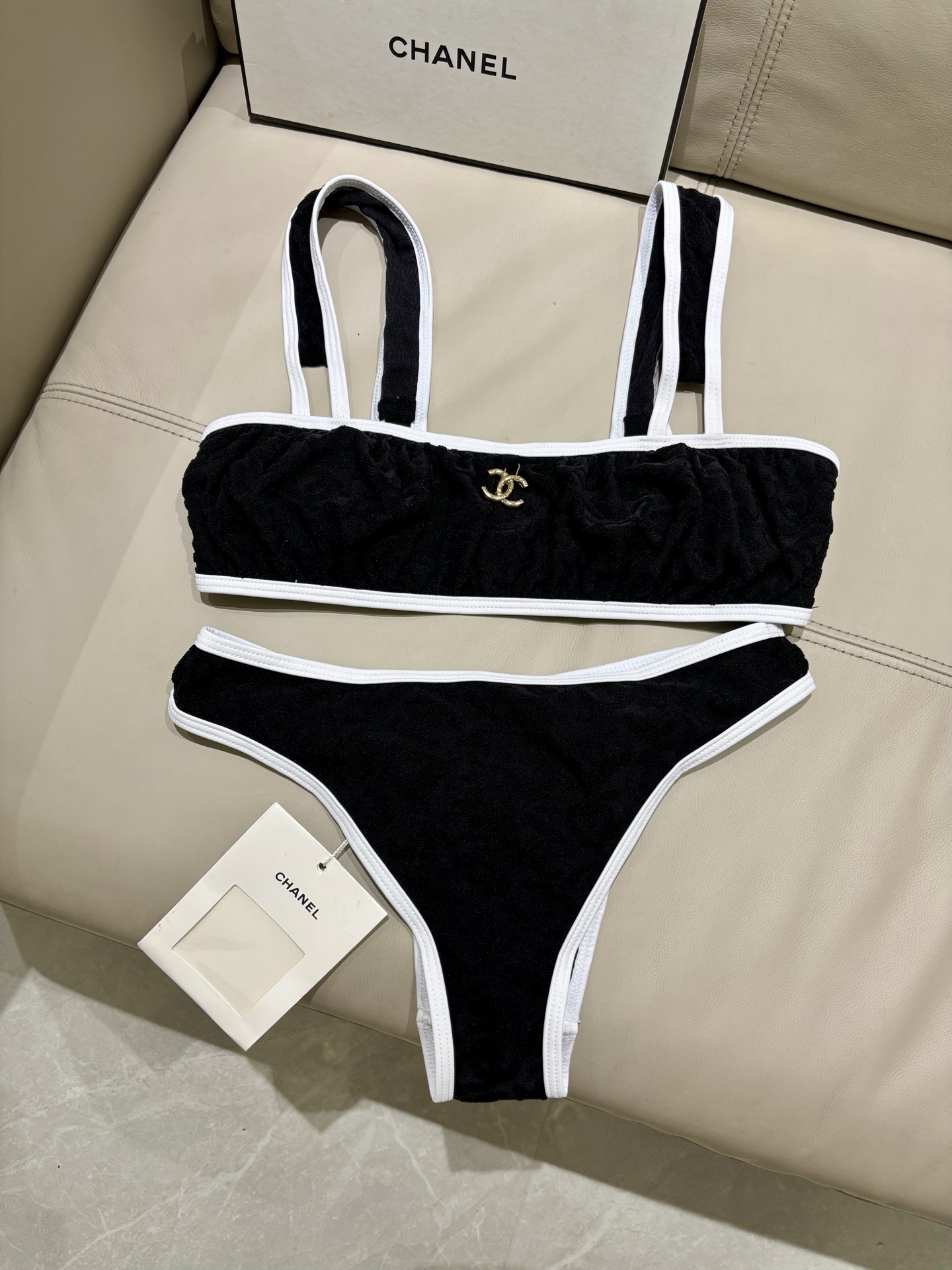 Chanel新款比基尼泳衣😍🥰适合多种场景的游泳衣🏊‍♀️海边 游泳池 温泉 水上乐园 漂流都可以😌内搭