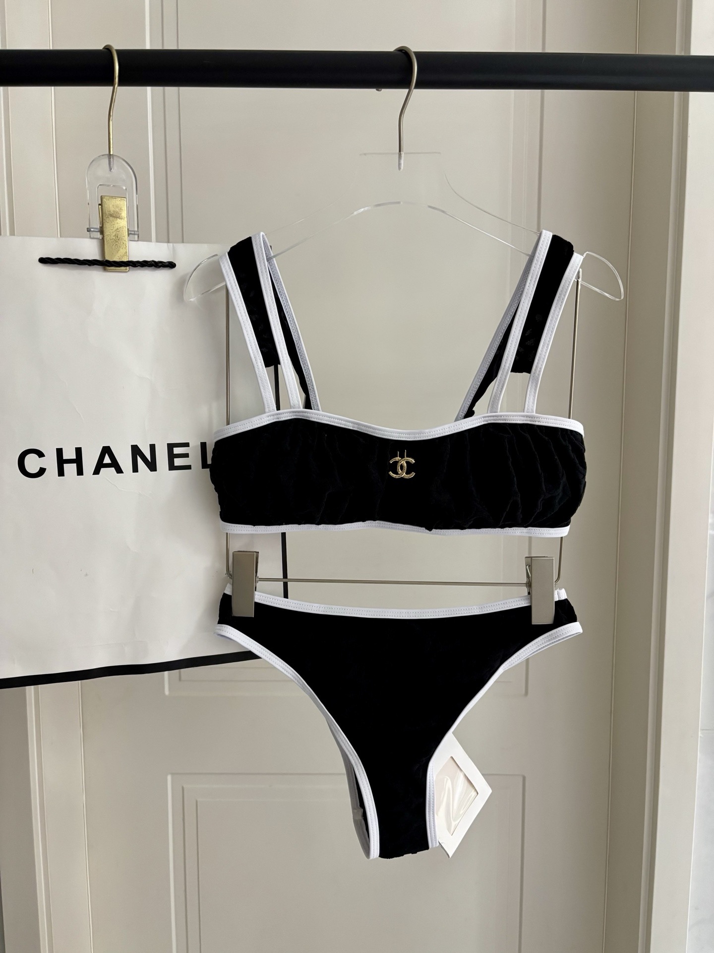 Chanel新款比基尼泳衣😍🥰适合多种场景的游泳衣🏊‍♀️海边 游泳池 温泉 水上乐园 漂流都可以😌内搭