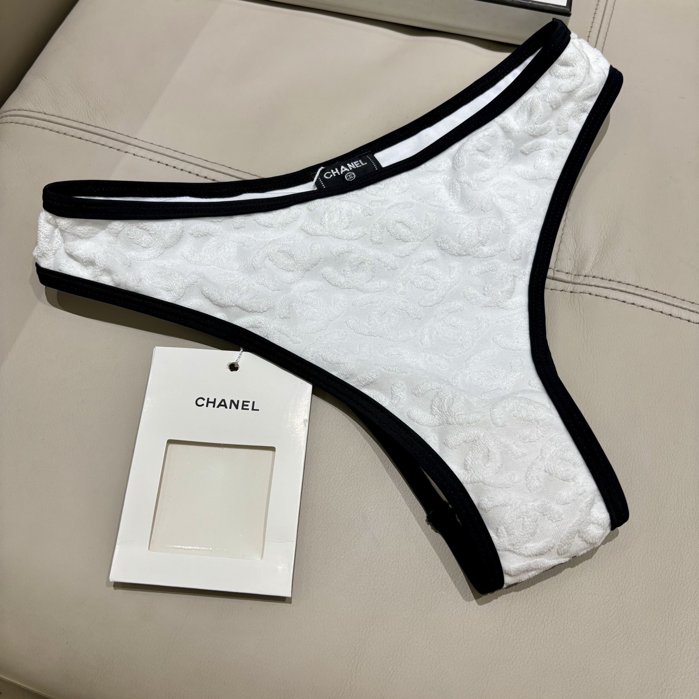 Chanel新款比基尼泳衣😍🥰适合多种场景的游泳衣🏊‍♀️海边 游泳池 温泉 水上乐园 漂流都可以😌内搭