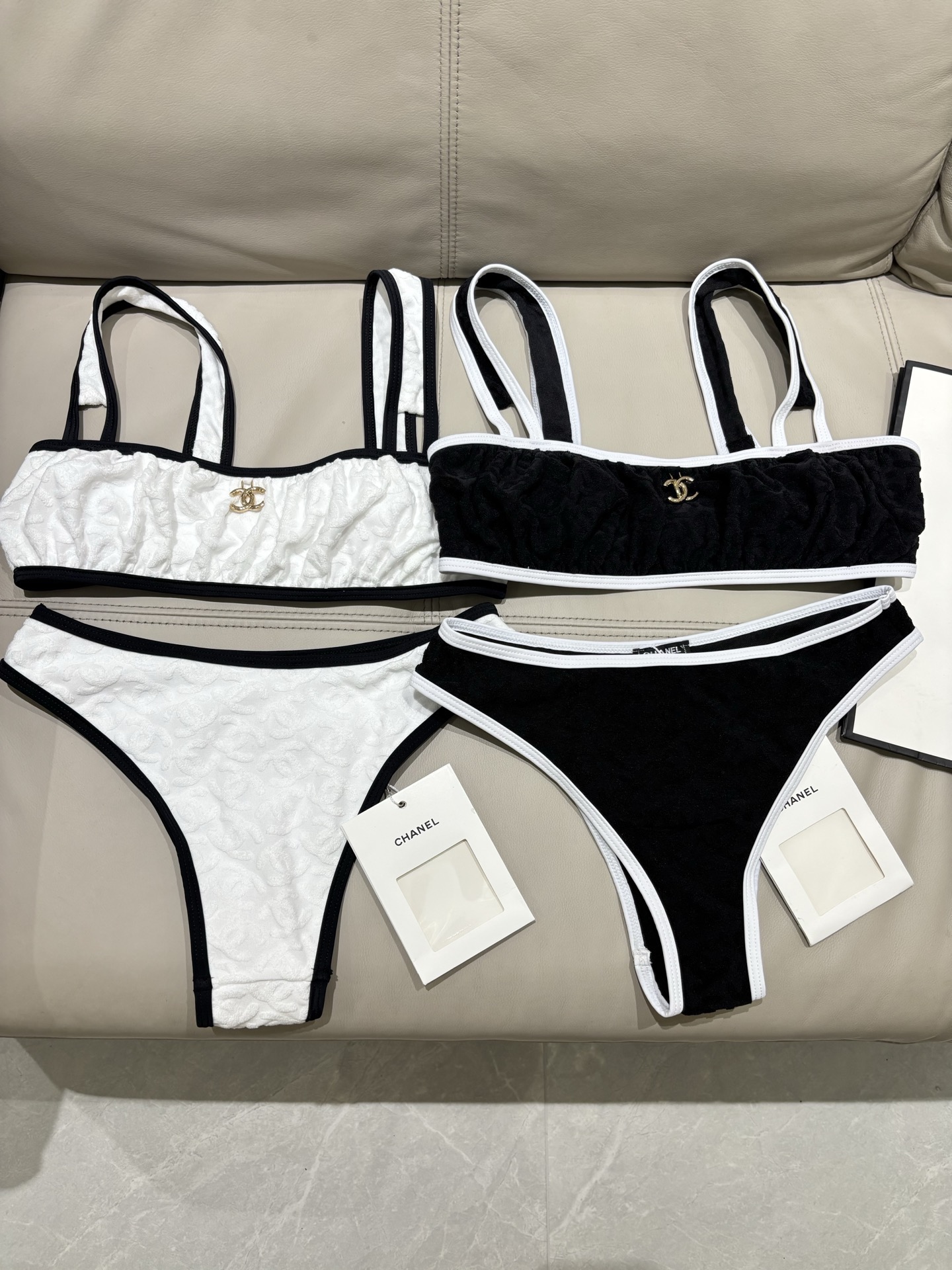 Chanel新款比基尼泳衣😍🥰适合多种场景的游泳衣🏊‍♀️海边 游泳池 温泉 水上乐园 漂流都可以😌内搭
