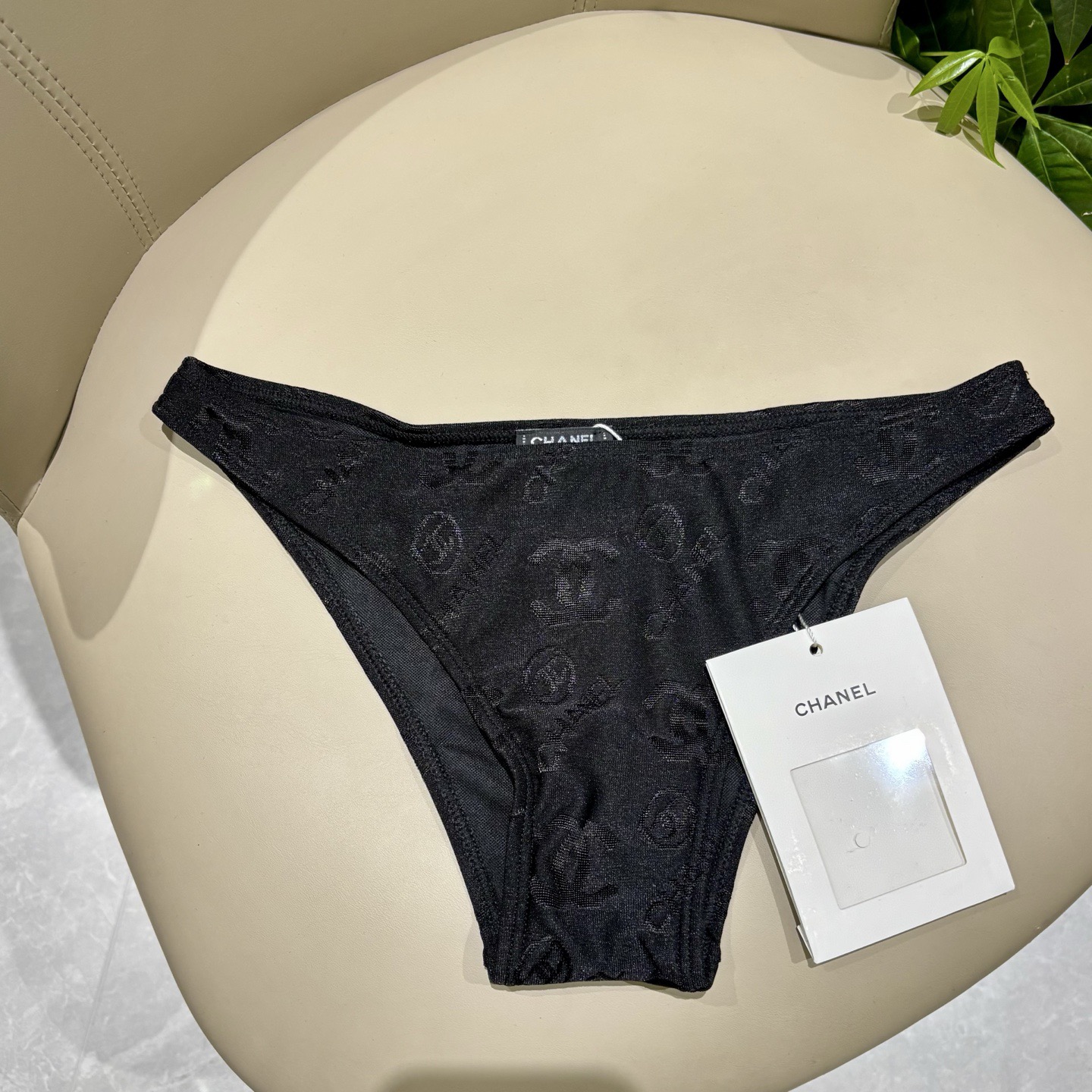 Chanel新款比基尼泳衣😍🥰适合多种场景的游泳衣🏊‍♀️海边 游泳池 温泉 水上乐园 漂流都可以😌内搭