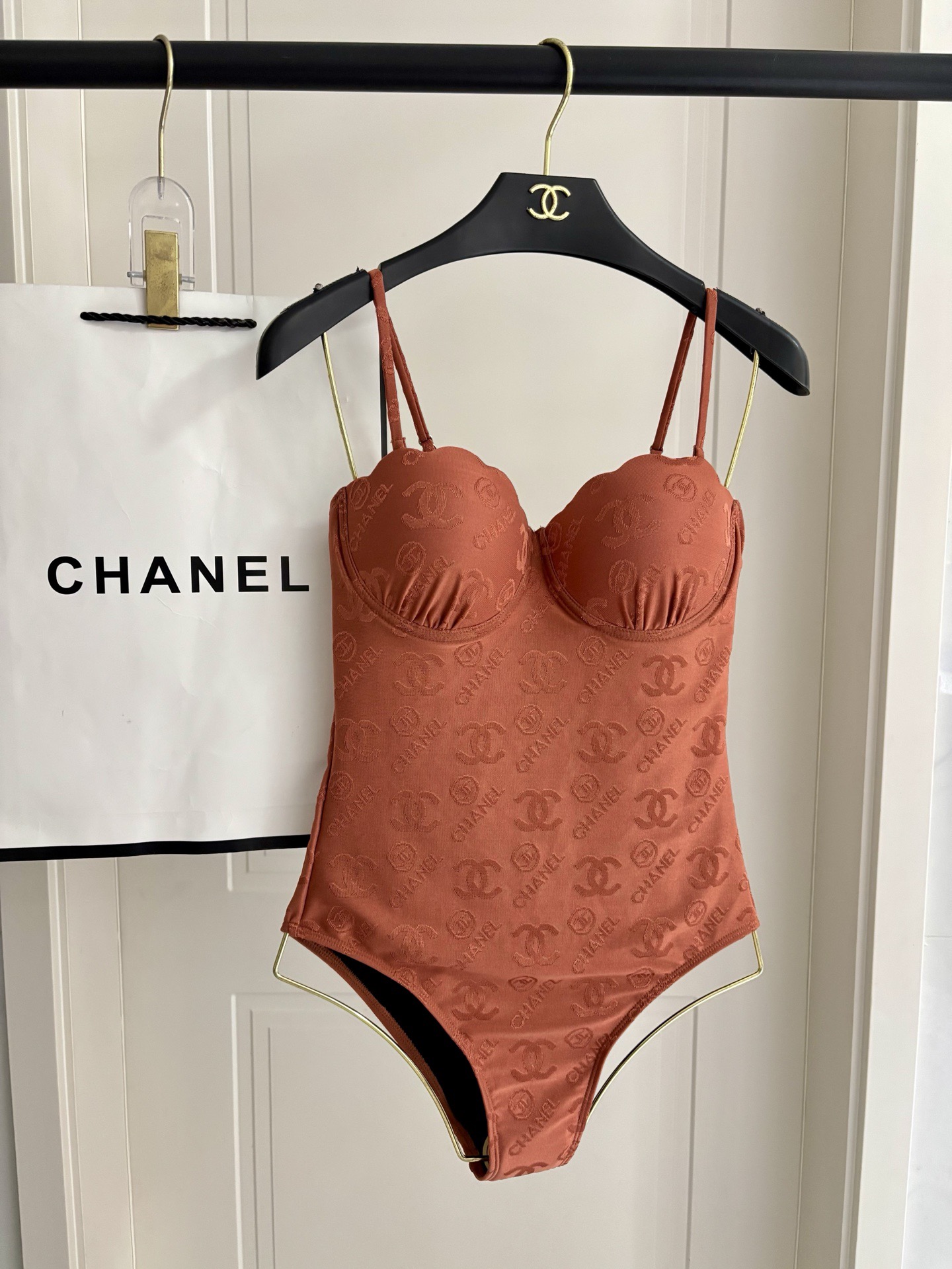 Chanel新款连体泳衣😍🥰适合多种场景的游泳衣🏊‍♀️海边 游泳池 温泉 水上乐园 漂流都可以😌内搭也