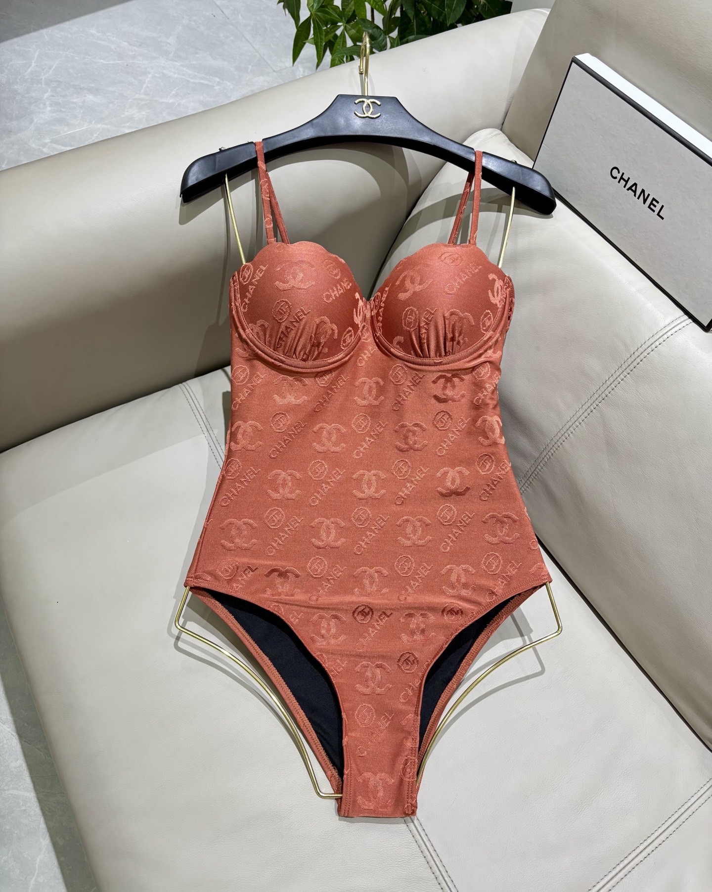 Chanel新款连体泳衣😍🥰适合多种场景的游泳衣🏊‍♀️海边 游泳池 温泉 水上乐园 漂流都可以😌内搭也