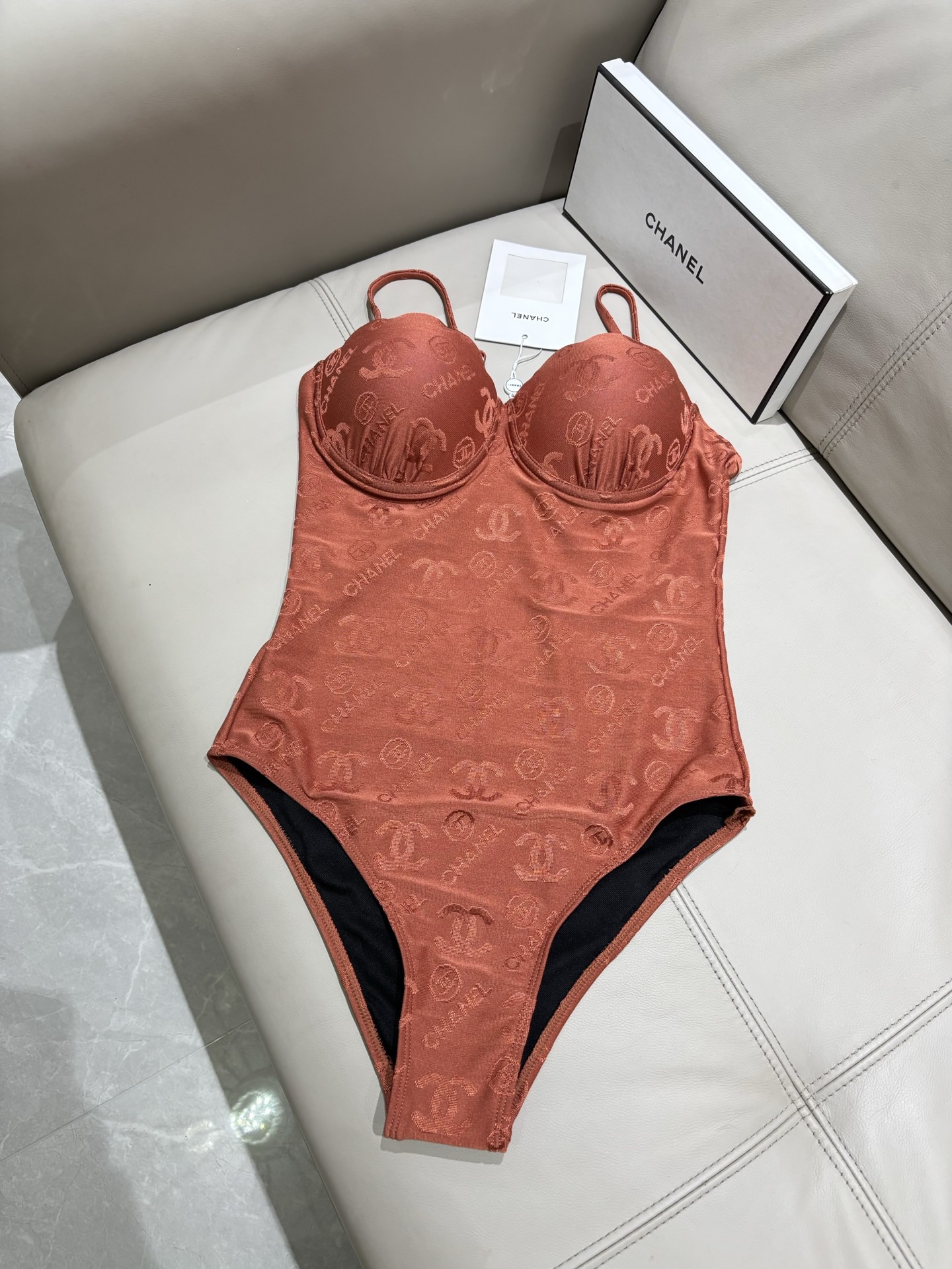 Chanel新款连体泳衣😍🥰适合多种场景的游泳衣🏊‍♀️海边 游泳池 温泉 水上乐园 漂流都可以😌内搭也