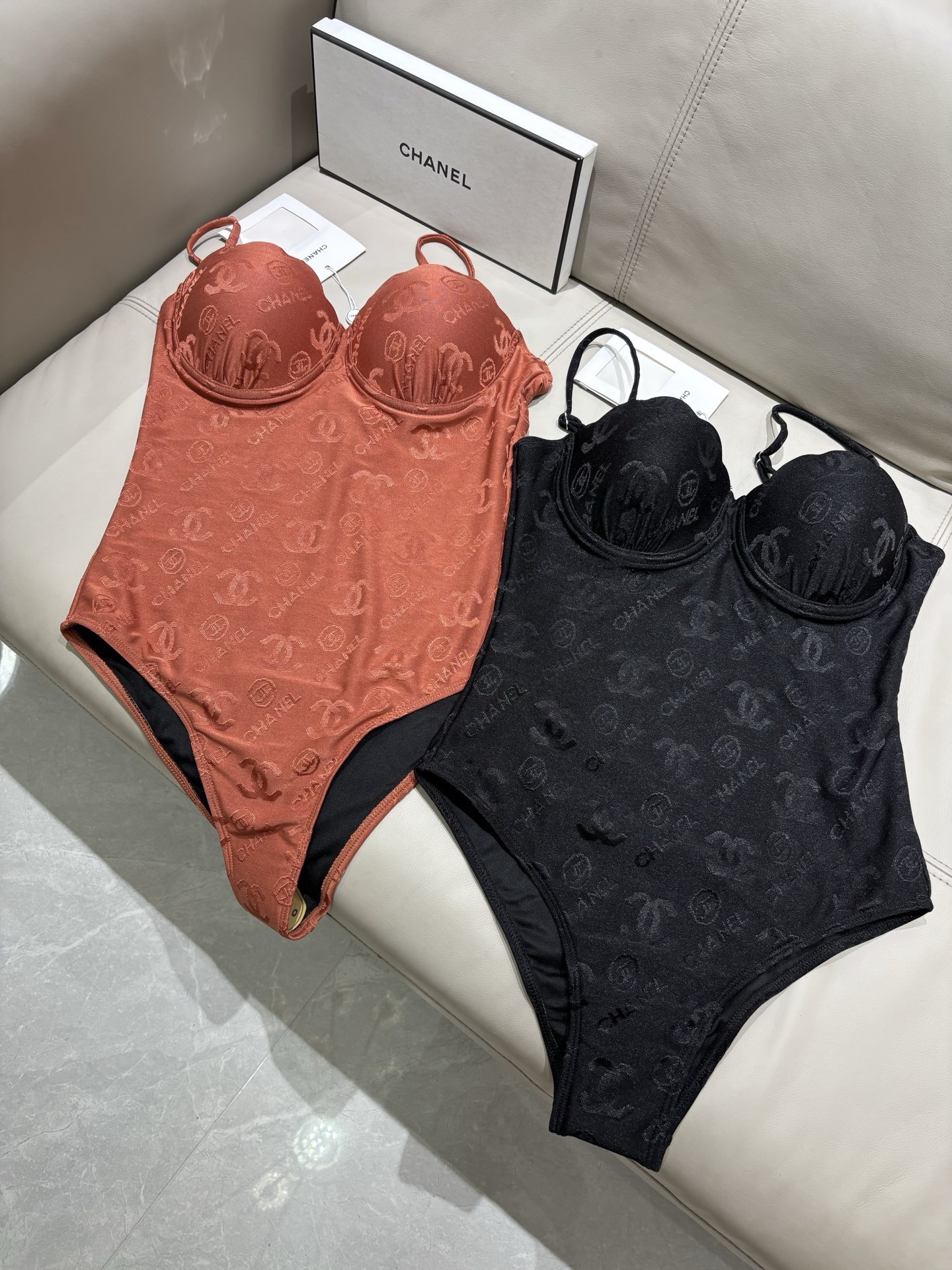 Chanel新款连体泳衣😍🥰适合多种场景的游泳衣🏊‍♀️海边 游泳池 温泉 水上乐园 漂流都可以😌内搭也