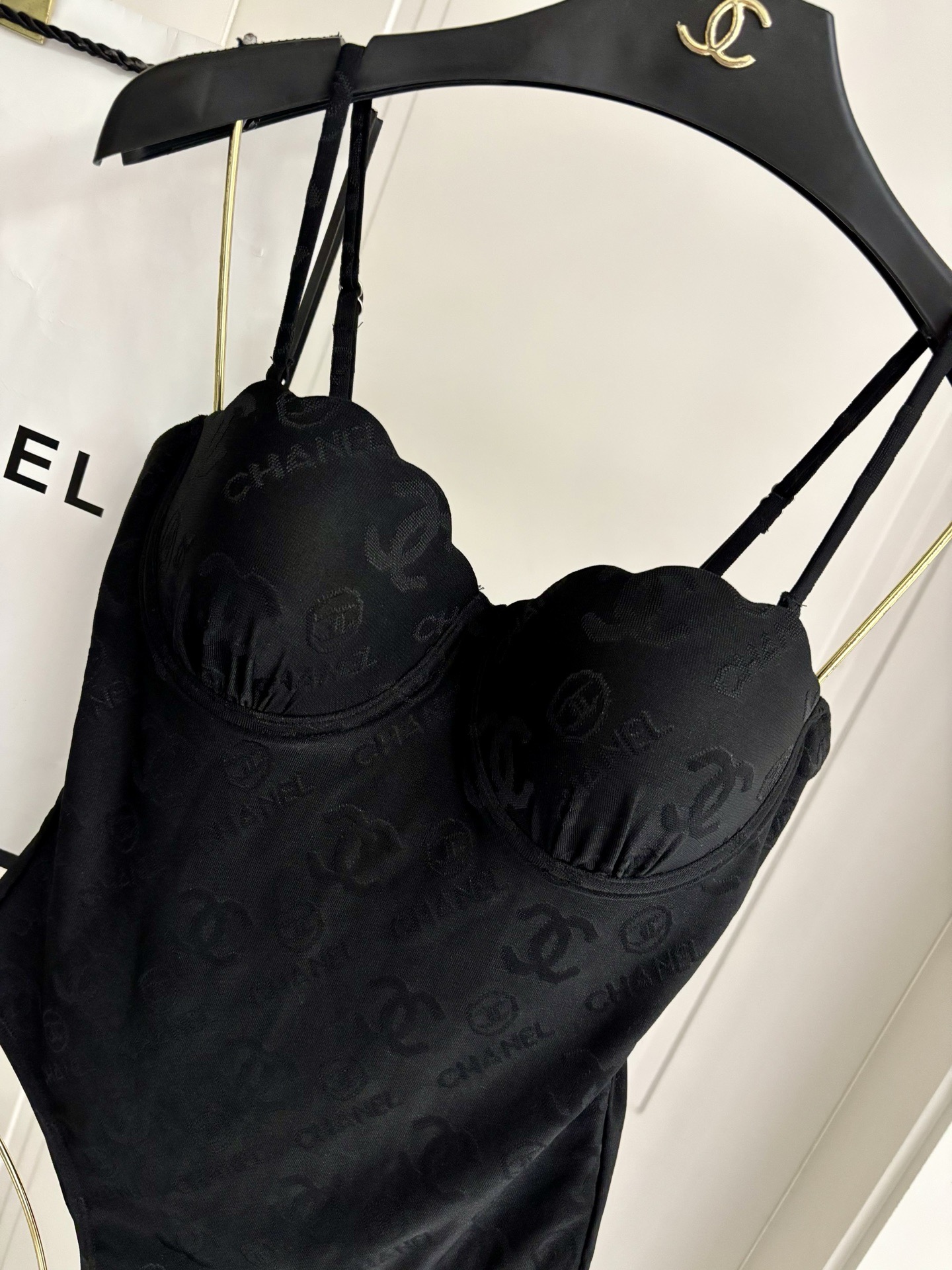 Chanel新款泳衣😍🥰适合多种场景的游泳衣🏊‍♀️海边 游泳池 温泉 水上乐园 漂流都可以😌内搭也完全
