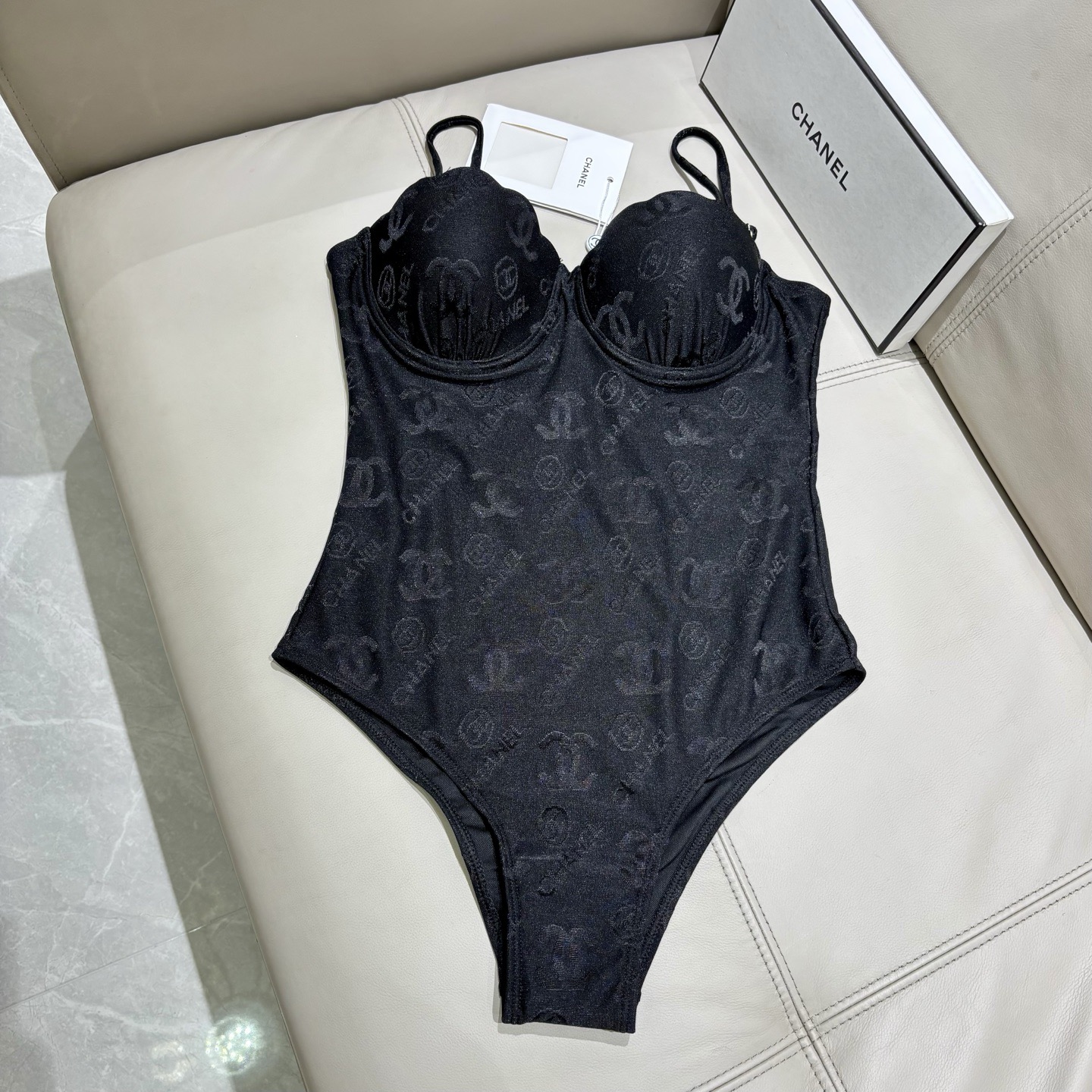 Chanel新款泳衣😍🥰适合多种场景的游泳衣🏊‍♀️海边 游泳池 温泉 水上乐园 漂流都可以😌内搭也完全