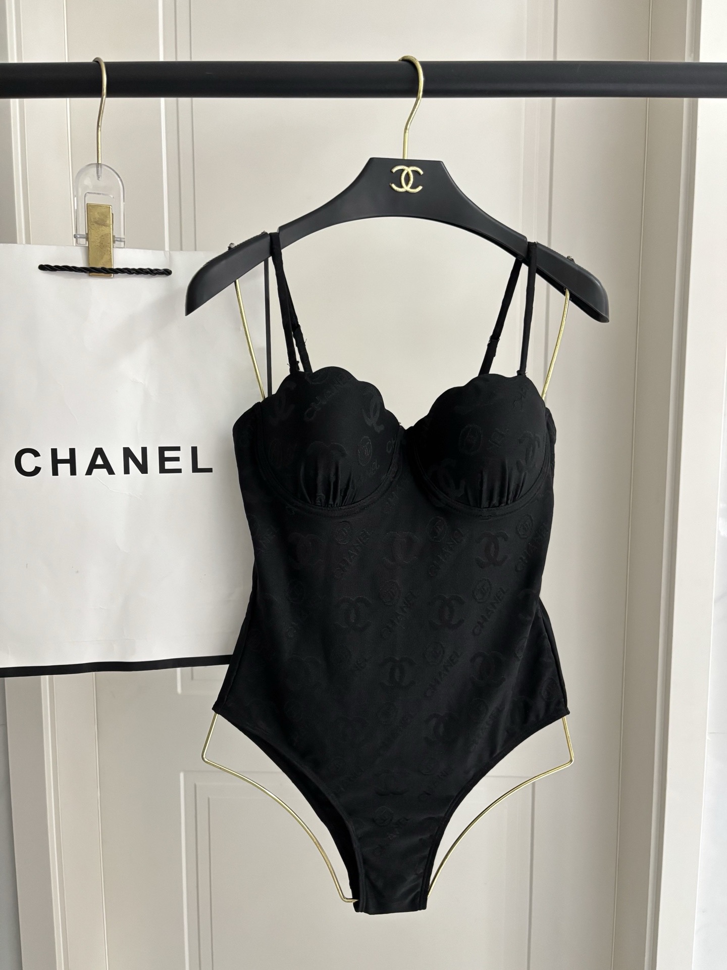 Chanel新款泳衣😍🥰适合多种场景的游泳衣🏊‍♀️海边 游泳池 温泉 水上乐园 漂流都可以😌内搭也完全