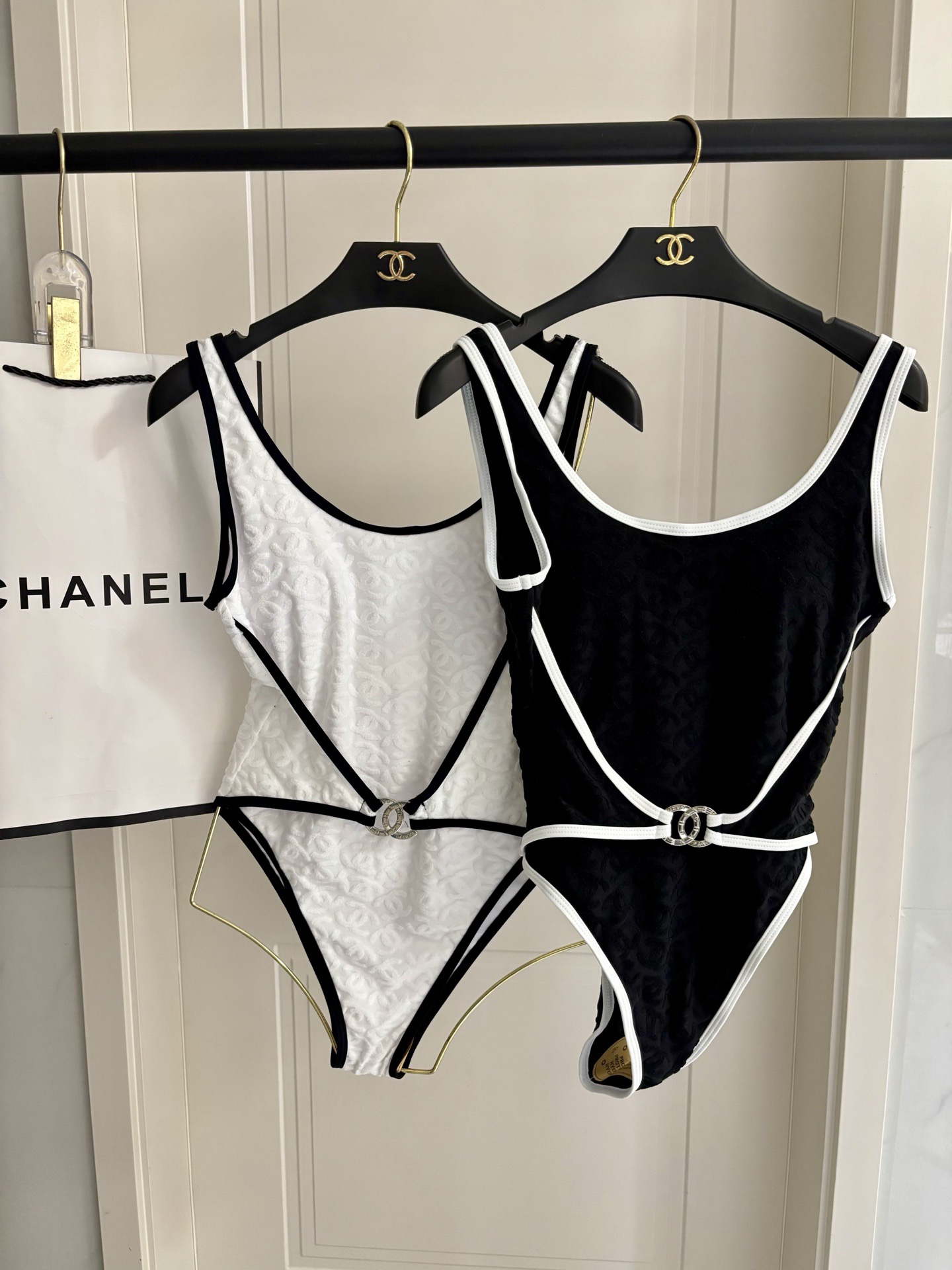 Chanel新款泳衣😍🥰适合多种场景的游泳衣🏊‍♀️海边 游泳池 温泉 水上乐园 漂流都可以😌内搭也完全
