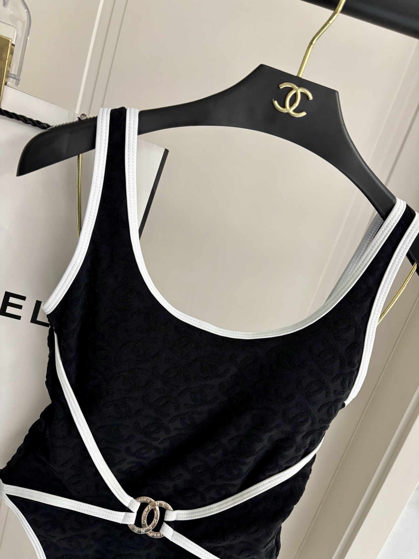Chanel新款泳衣😍🥰适合多种场景的游泳衣🏊‍♀️海边 游泳池 温泉 水上乐园 漂流都可以😌内搭也完全