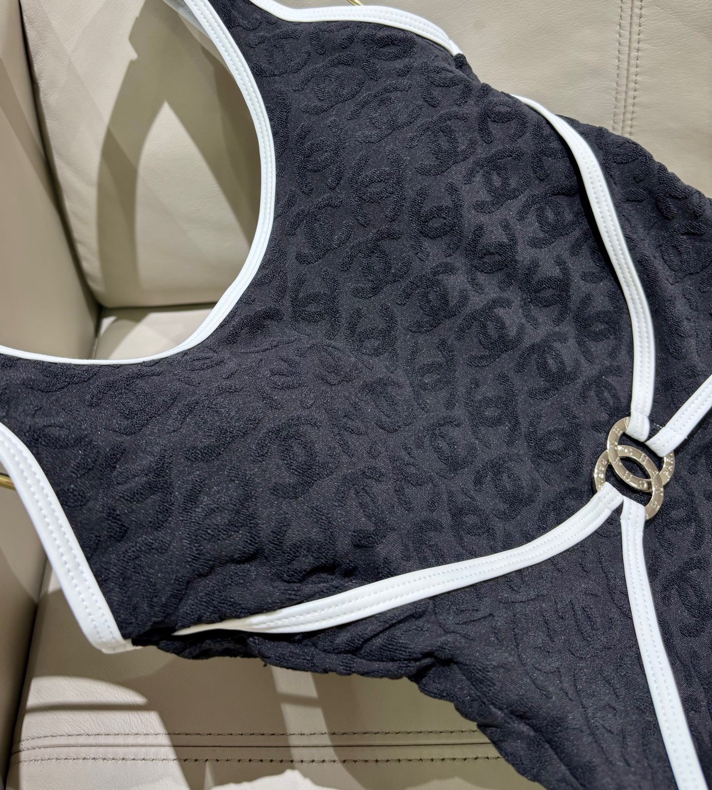 Chanel新款泳衣😍🥰适合多种场景的游泳衣🏊‍♀️海边 游泳池 温泉 水上乐园 漂流都可以😌内搭也完全