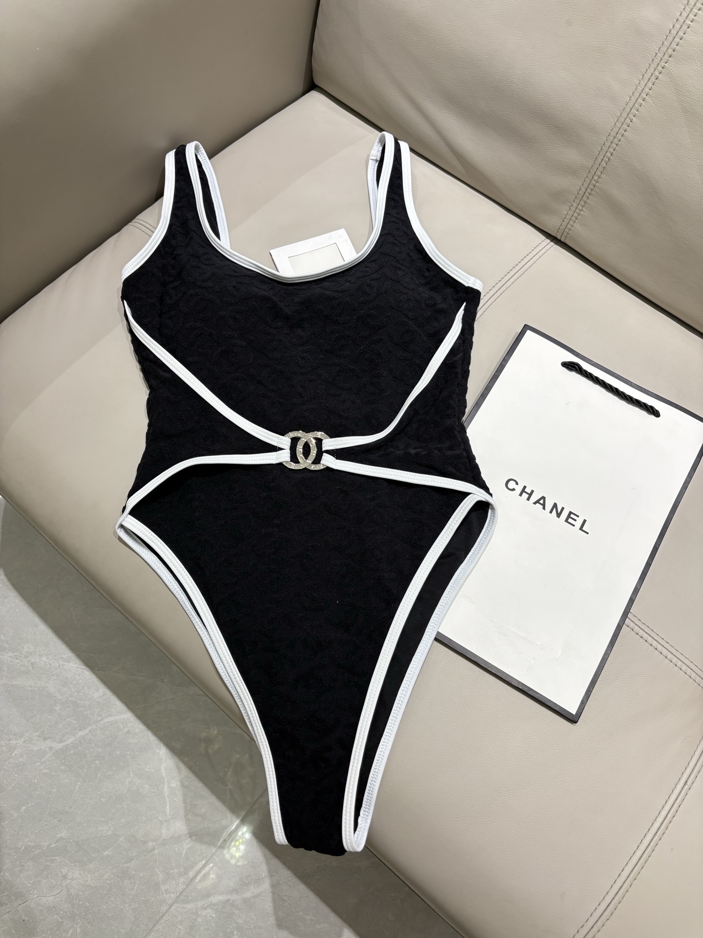 Chanel新款泳衣😍🥰适合多种场景的游泳衣🏊‍♀️海边 游泳池 温泉 水上乐园 漂流都可以😌内搭也完全