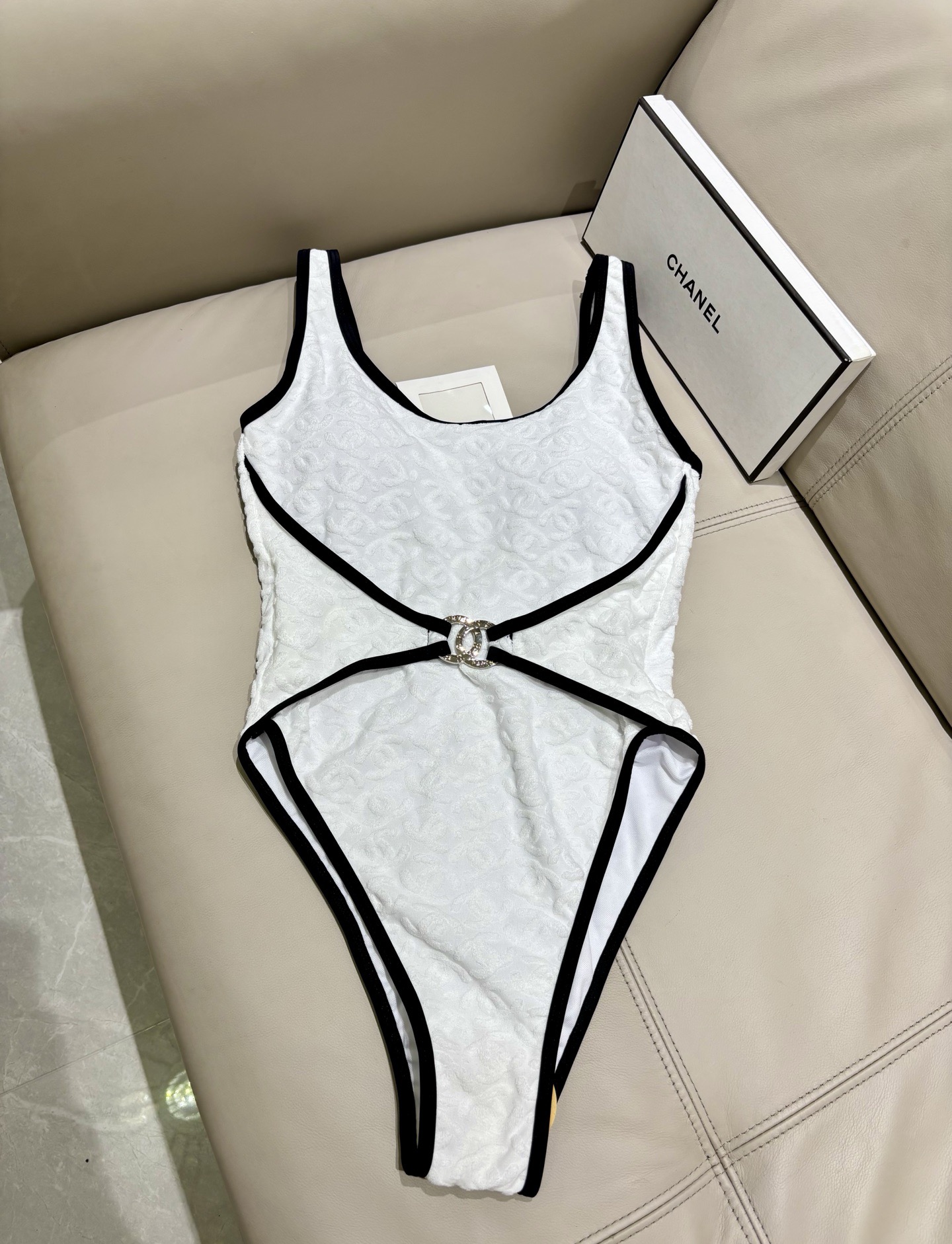 Chanel新款泳衣😍🥰适合多种场景的游泳衣🏊‍♀️海边 游泳池 温泉 水上乐园 漂流都可以😌内搭也完全