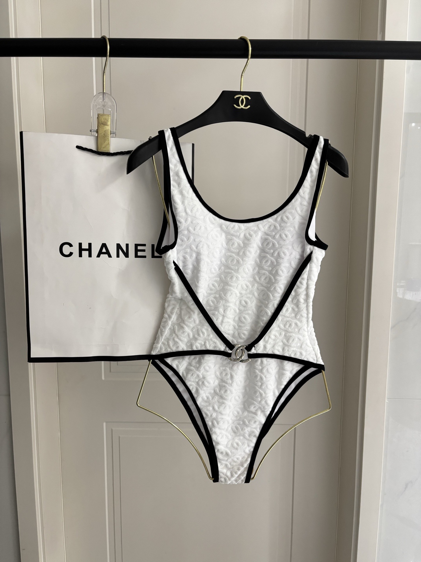 Chanel新款泳衣😍🥰适合多种场景的游泳衣🏊‍♀️海边 游泳池 温泉 水上乐园 漂流都可以😌内搭也完全