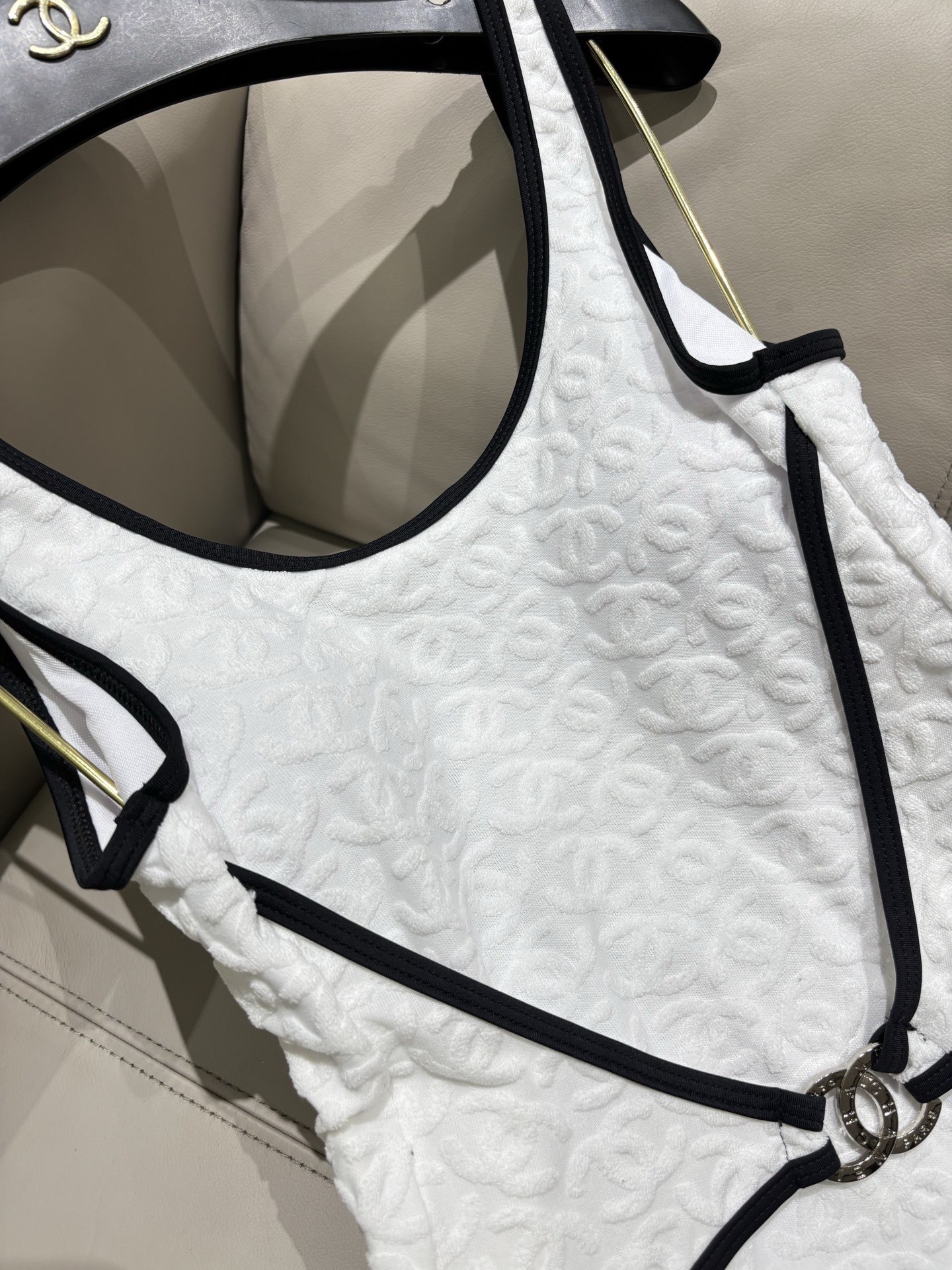 Chanel新款泳衣😍🥰适合多种场景的游泳衣🏊‍♀️海边 游泳池 温泉 水上乐园 漂流都可以😌内搭也完全