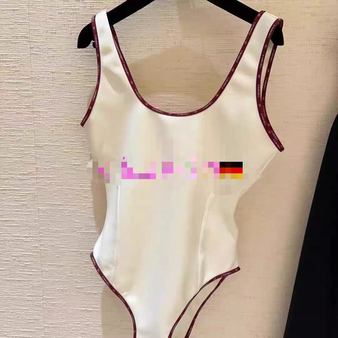Chanel新款泳衣😍🥰适合多种场景的游泳衣🏊‍♀️海边 游泳池 温泉 水上乐园 漂流都可以😌内搭也完全