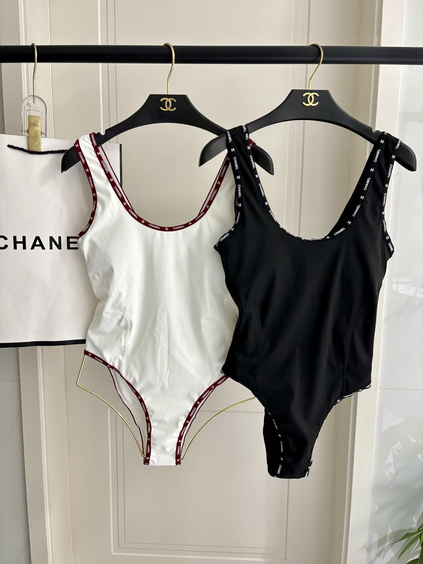 Chanel新款泳衣😍🥰适合多种场景的游泳衣🏊‍♀️海边 游泳池 温泉 水上乐园 漂流都可以😌内搭也完全