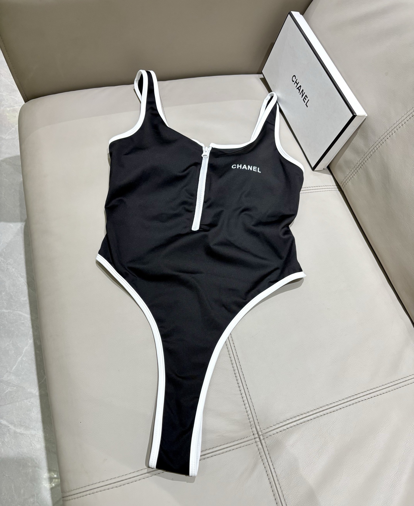Chanel新款泳衣😍🥰适合多种场景的游泳衣🏊‍♀️海边 游泳池 温泉 水上乐园 漂流都可以😌内搭也完全